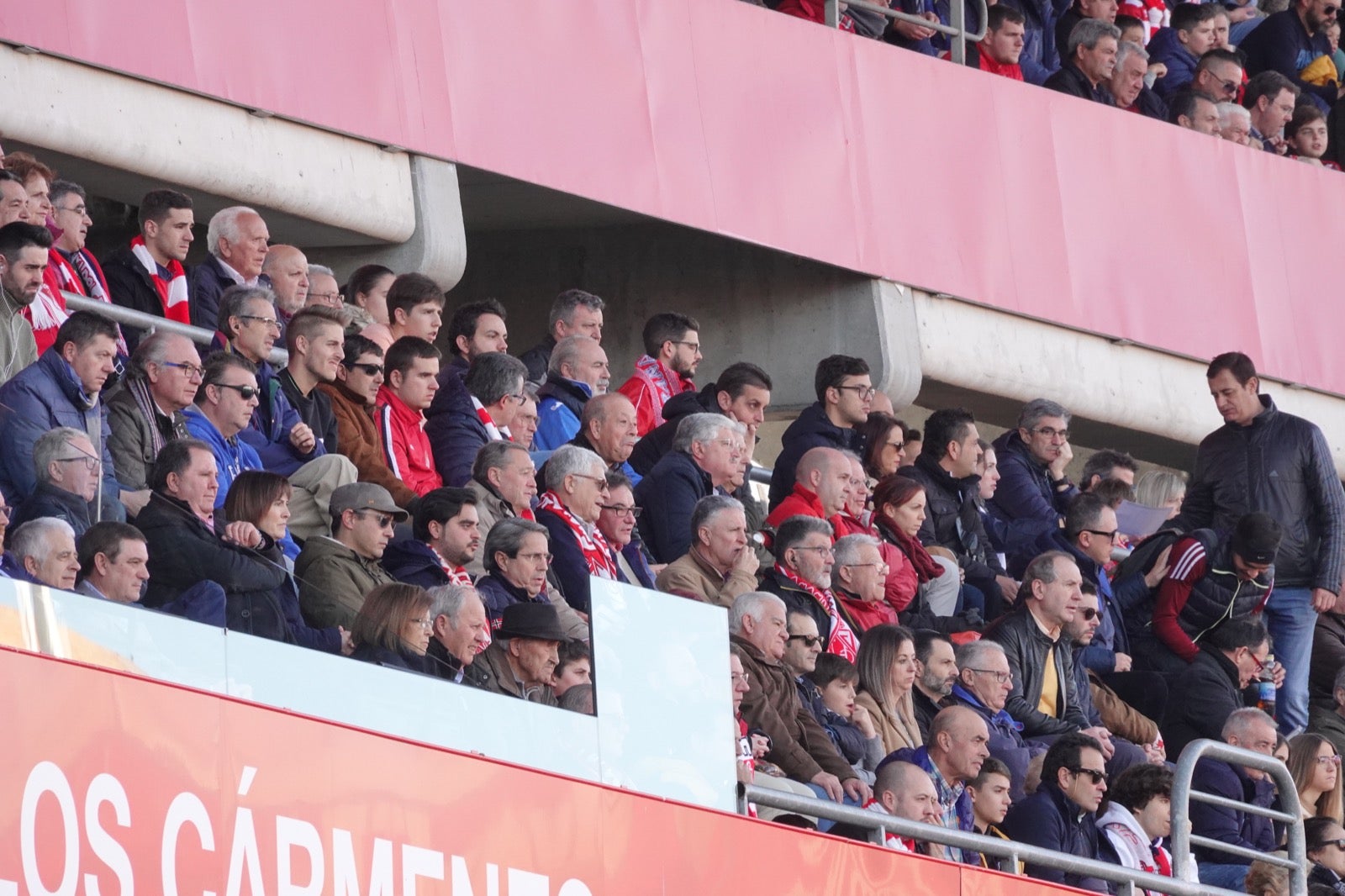 Echamos un vistazo a la grada para recopilar las mejores fotos de la afición. 