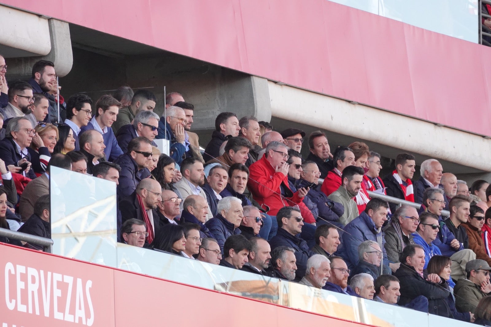 Echamos un vistazo a la grada para recopilar las mejores fotos de la afición. 