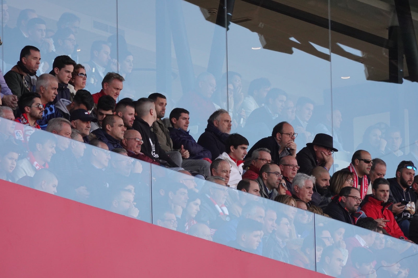 Echamos un vistazo a la grada para recopilar las mejores fotos de la afición. 