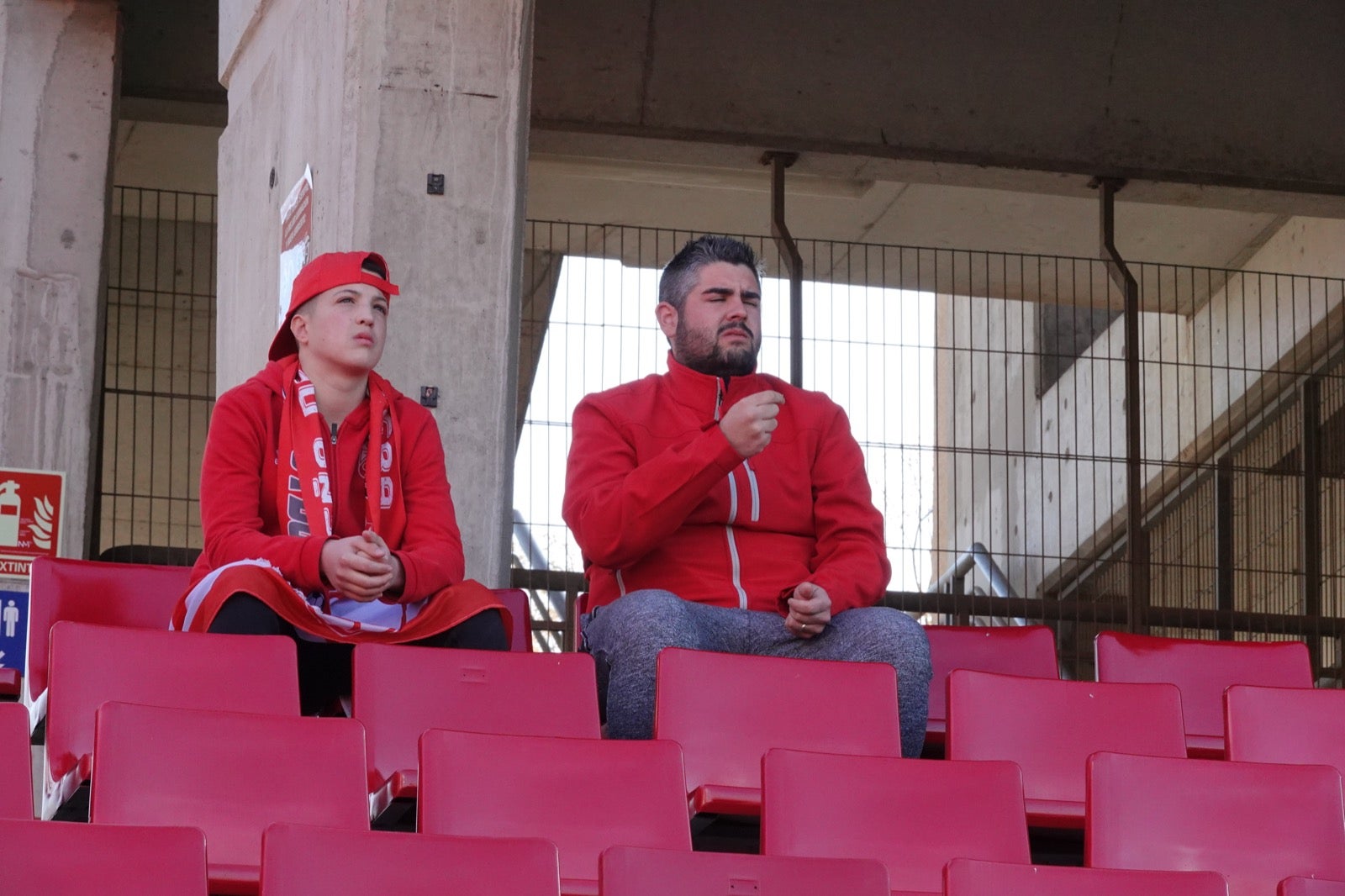 Echamos un vistazo a la grada para recopilar las mejores fotos de la afición. 