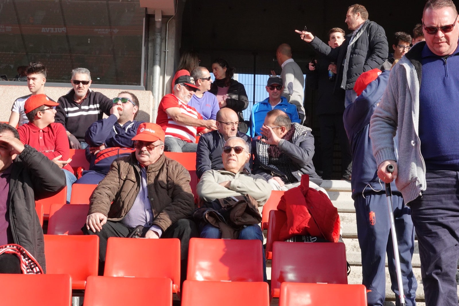 Echamos un vistazo a la grada para recopilar las mejores fotos de la afición. 