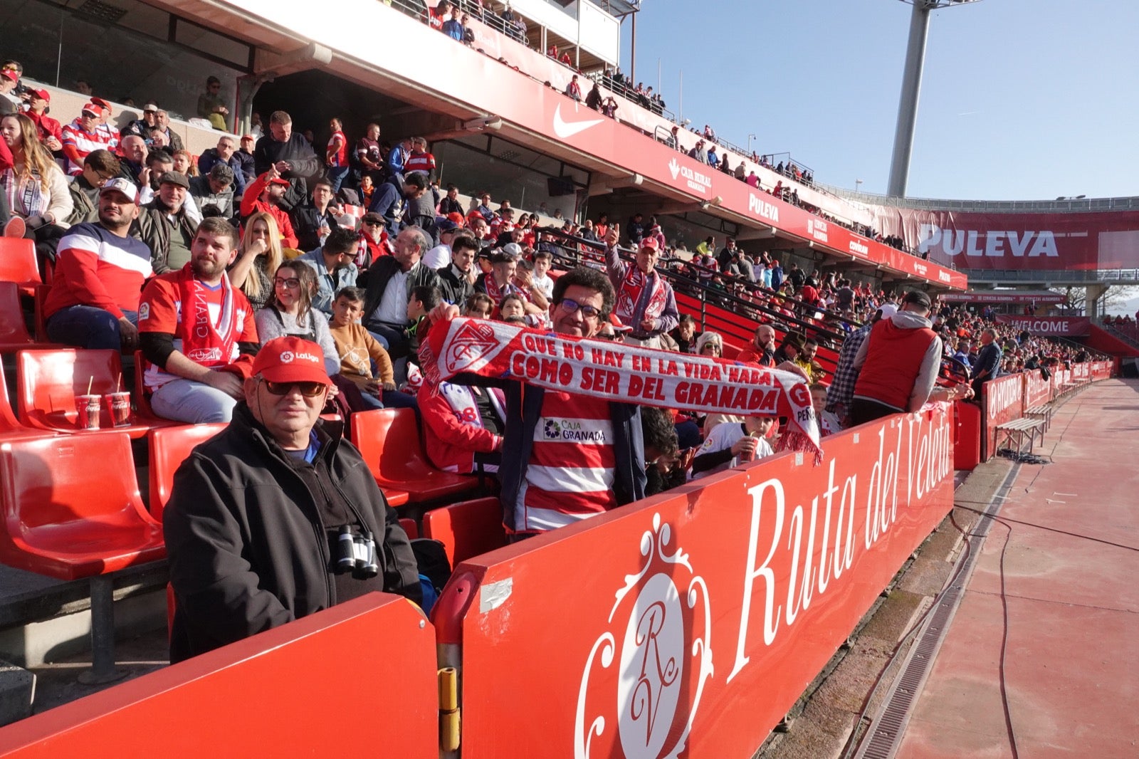 Echamos un vistazo a la grada para recopilar las mejores fotos de la afición. 