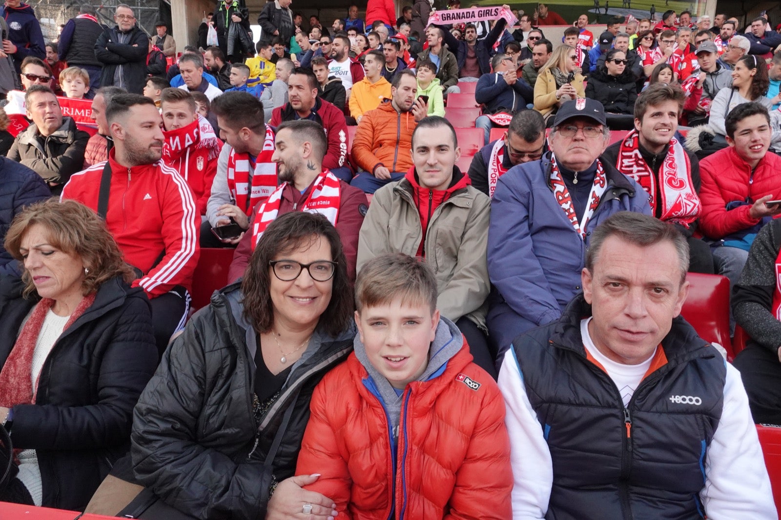 Echamos un vistazo a la grada para recopilar las mejores fotos de la afición. 