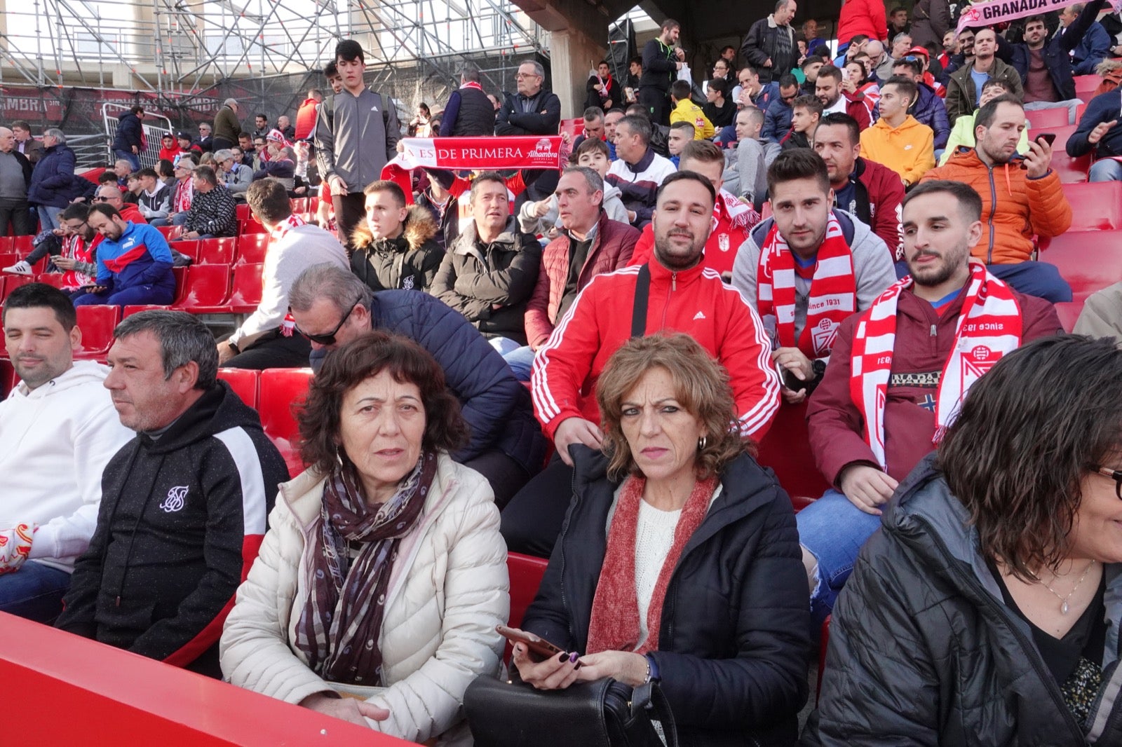 Echamos un vistazo a la grada para recopilar las mejores fotos de la afición. 