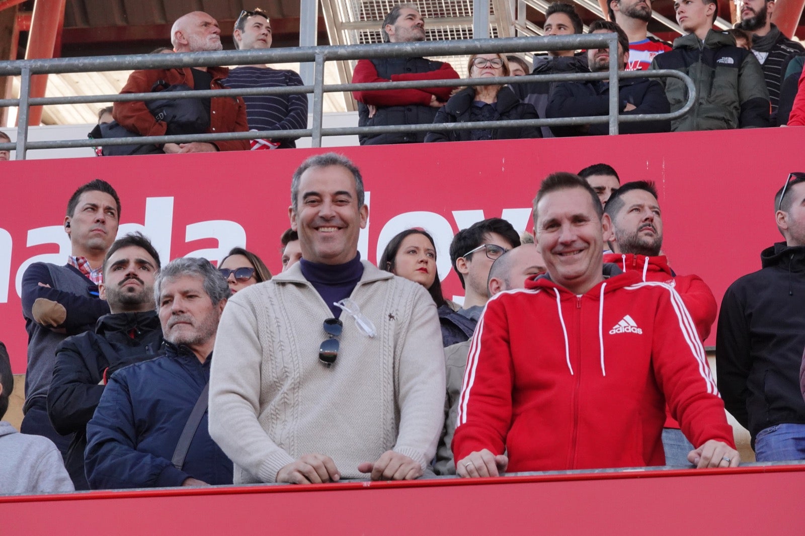 Echamos un vistazo a la grada para recopilar las mejores fotos de la afición. 