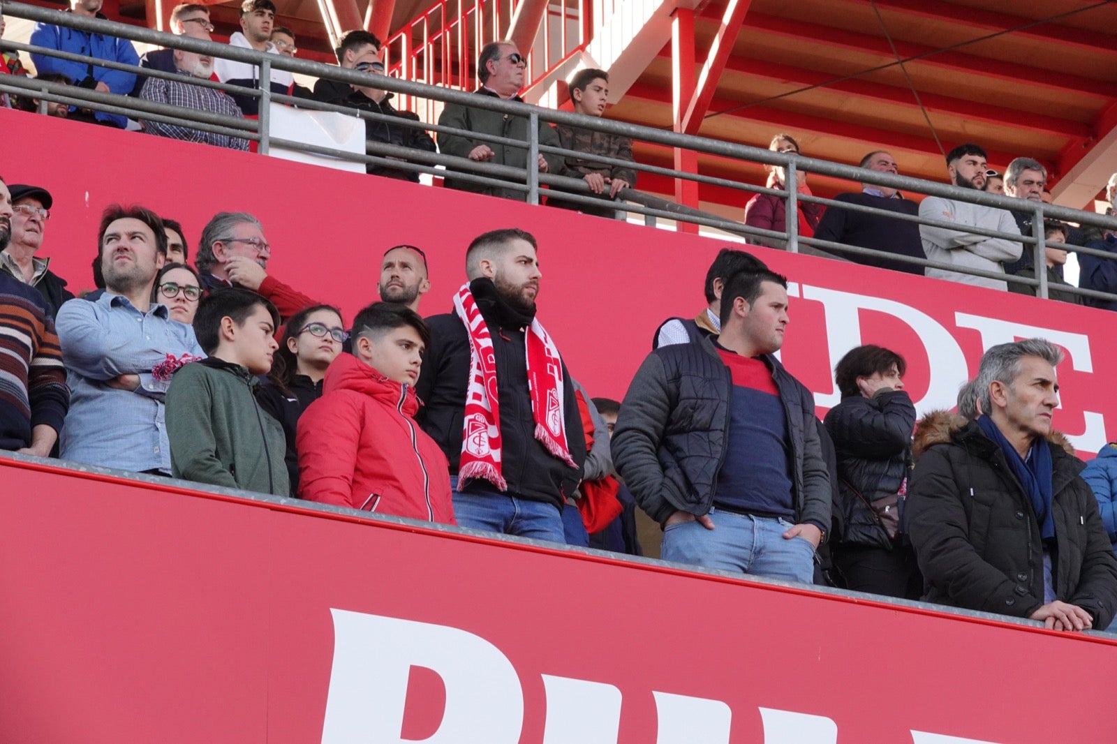 Echamos un vistazo a la grada para recopilar las mejores fotos de la afición. 