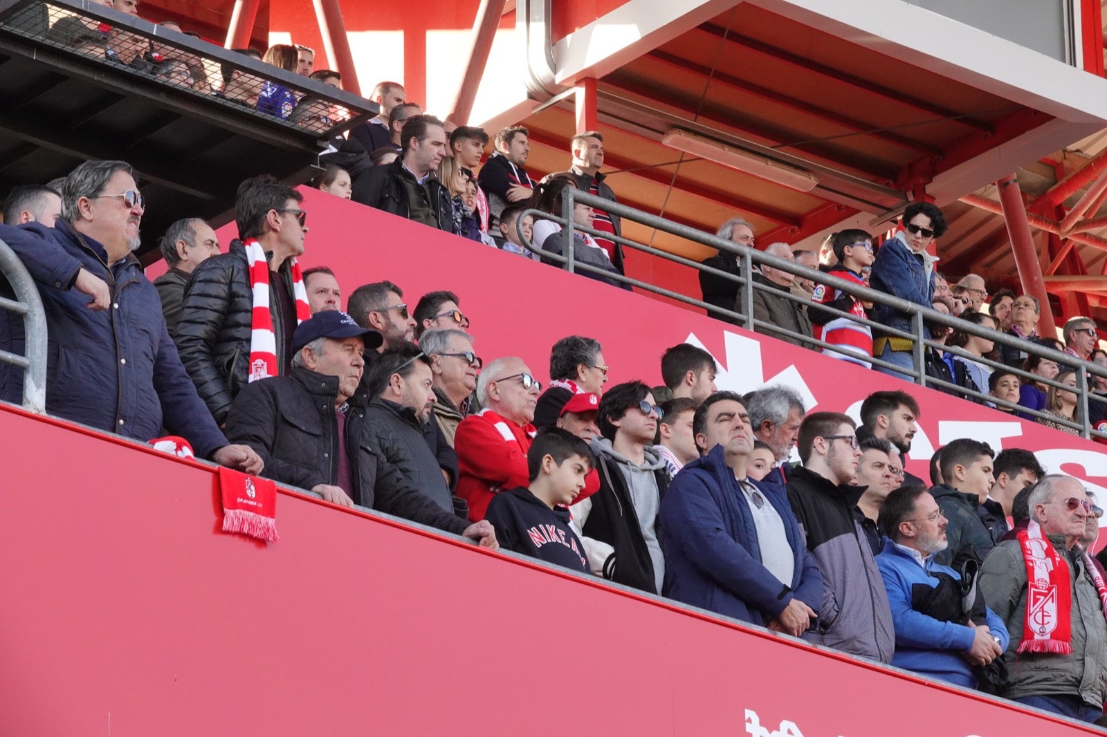 Echamos un vistazo a la grada para recopilar las mejores fotos de la afición. 