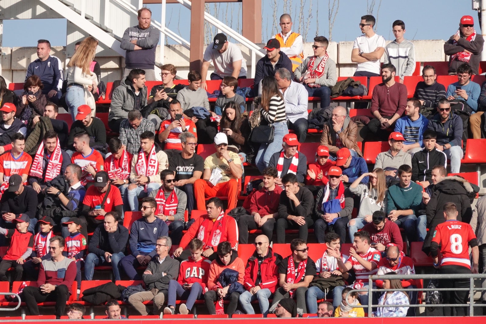 Echamos un vistazo a la grada para recopilar las mejores fotos de la afición. 