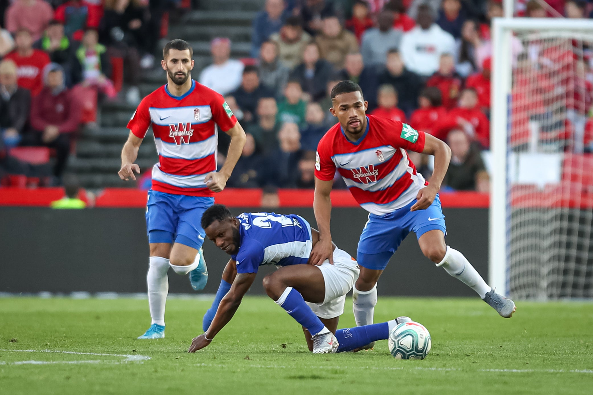 Repasa los mejores momentos del choque que ha enfrentado a dos rivales directos en Los Cármenes