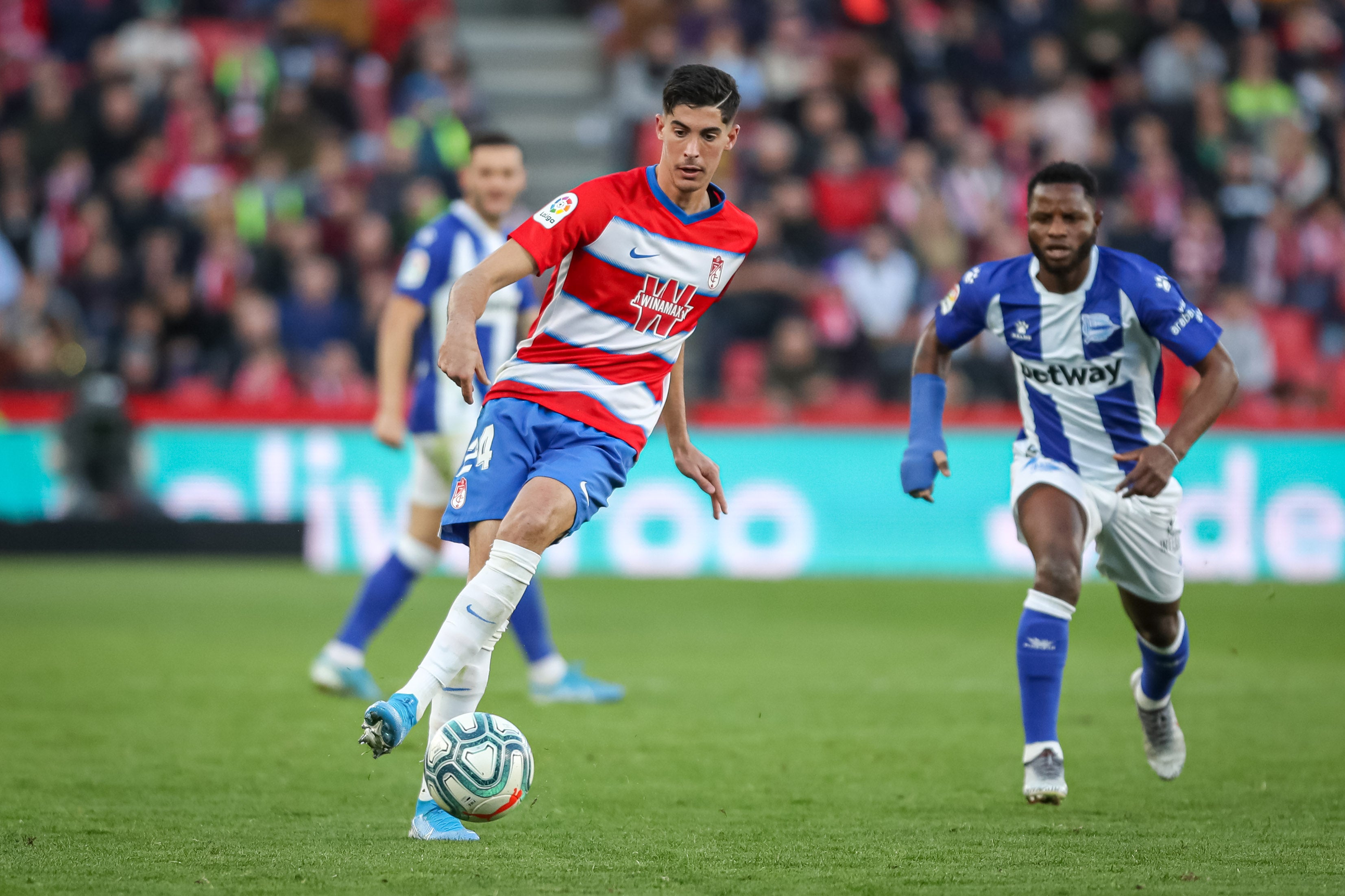 Repasa los mejores momentos del choque que ha enfrentado a dos rivales directos en Los Cármenes