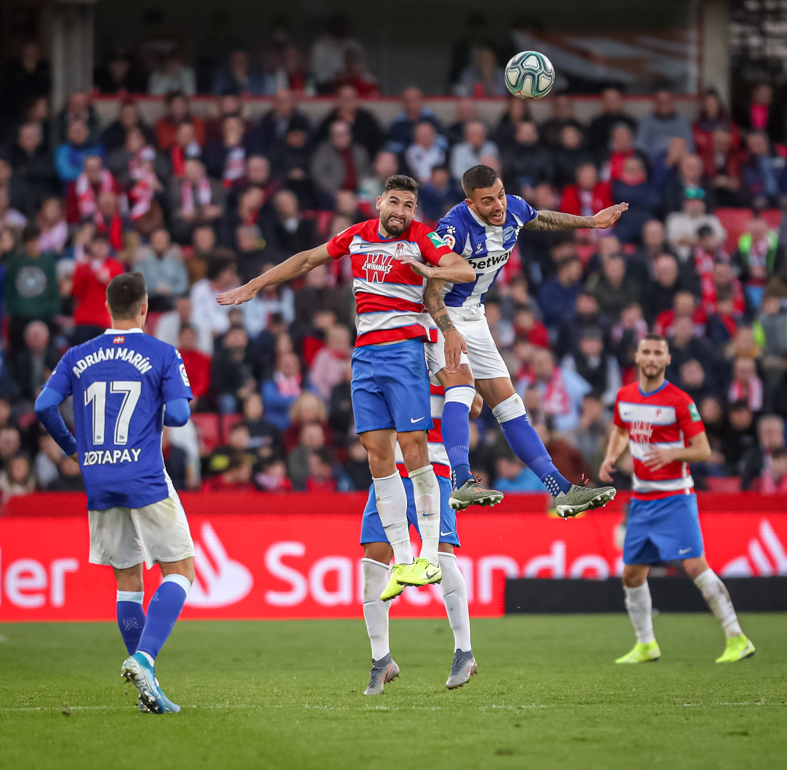 Repasa los mejores momentos del choque que ha enfrentado a dos rivales directos en Los Cármenes