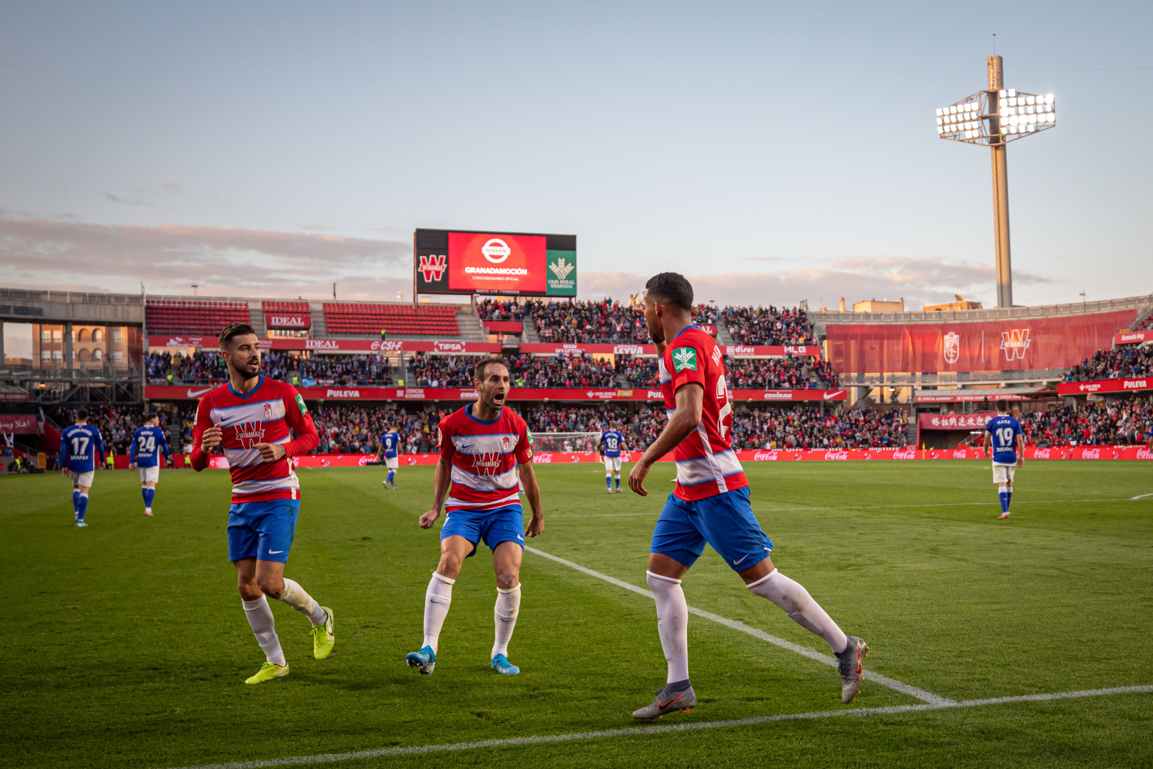 Repasa los mejores momentos del choque que ha enfrentado a dos rivales directos en Los Cármenes