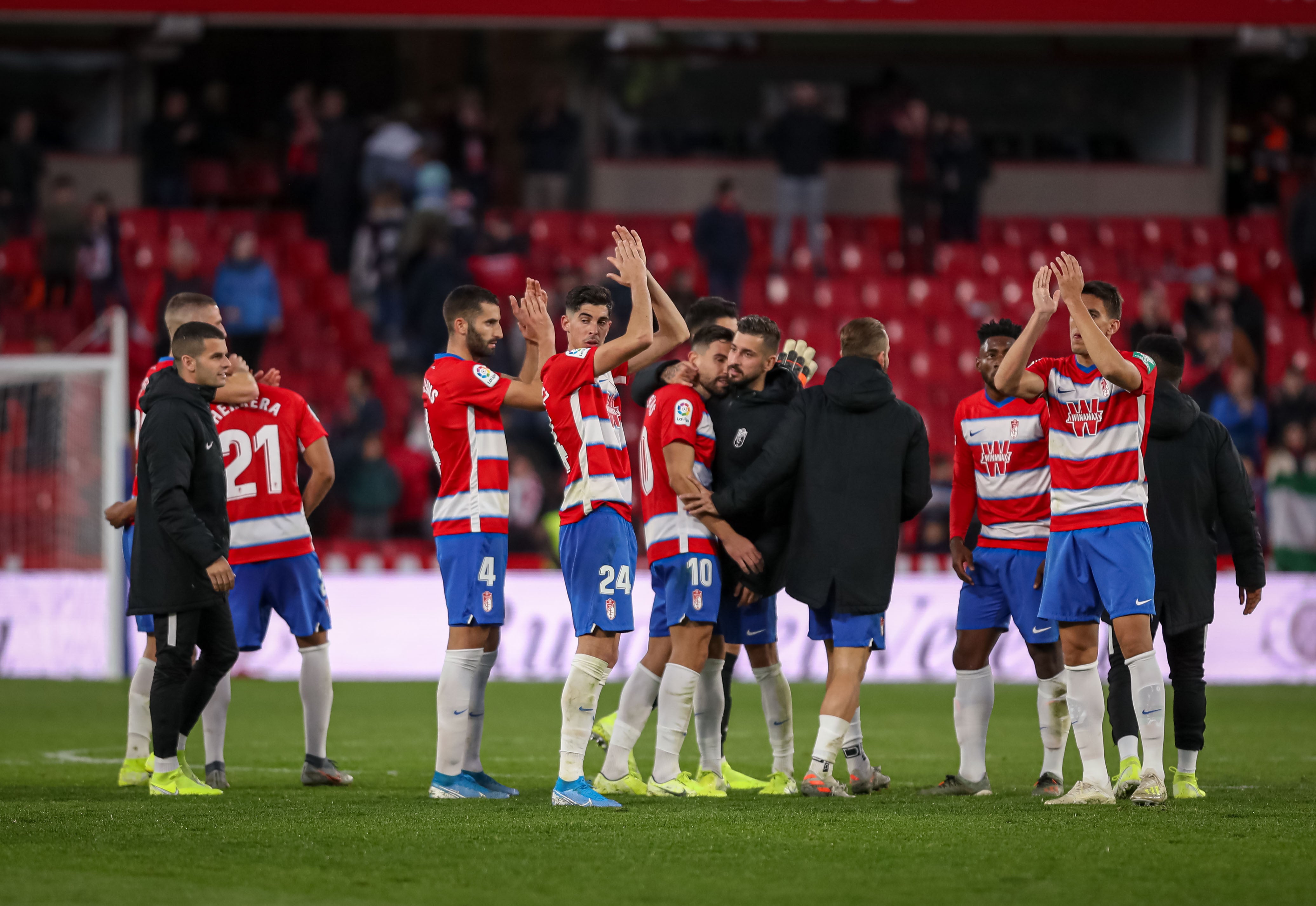 Repasa los mejores momentos del choque que ha enfrentado a dos rivales directos en Los Cármenes