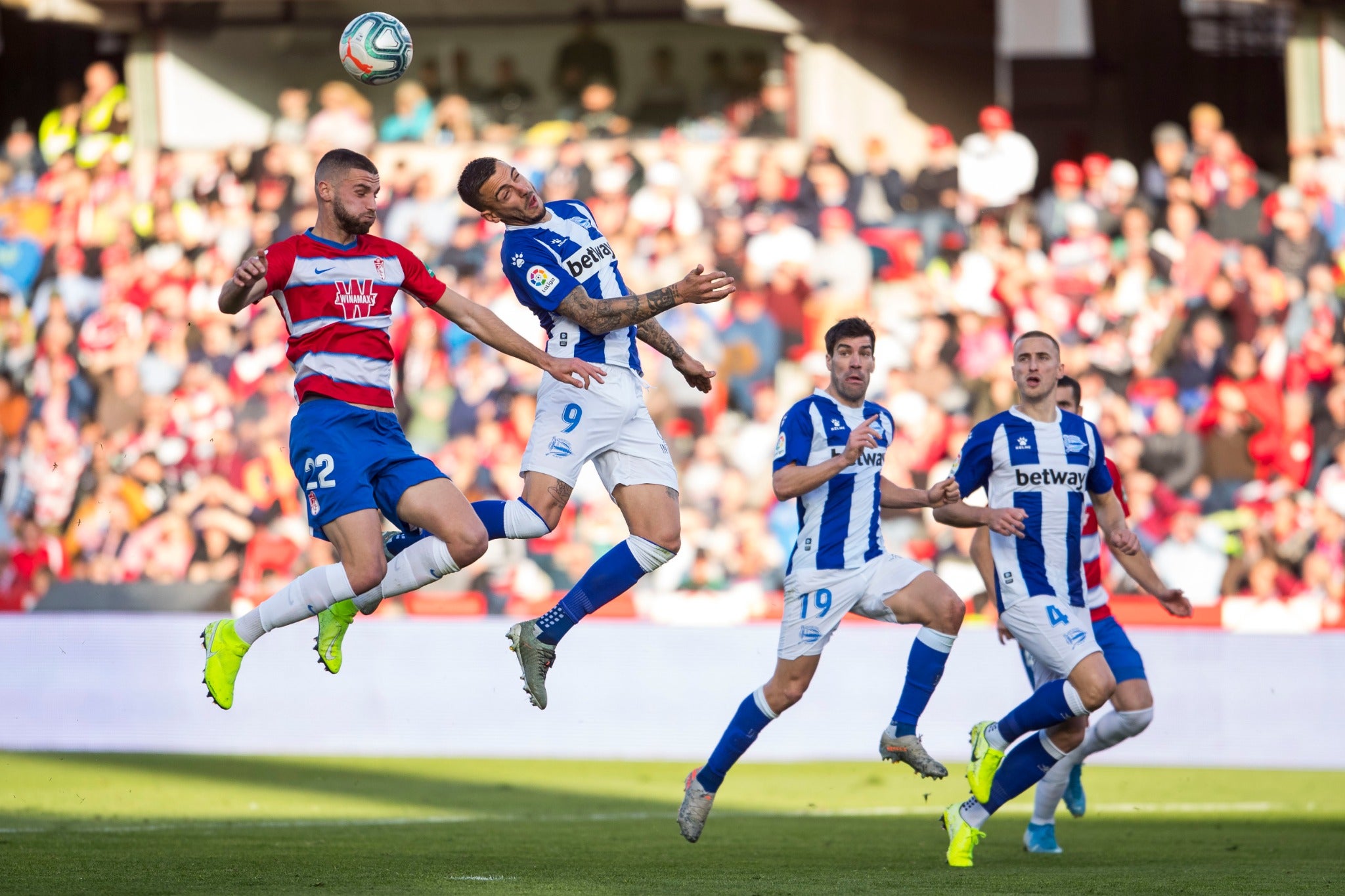 Repasa los mejores momentos del choque que ha enfrentado a dos rivales directos en Los Cármenes