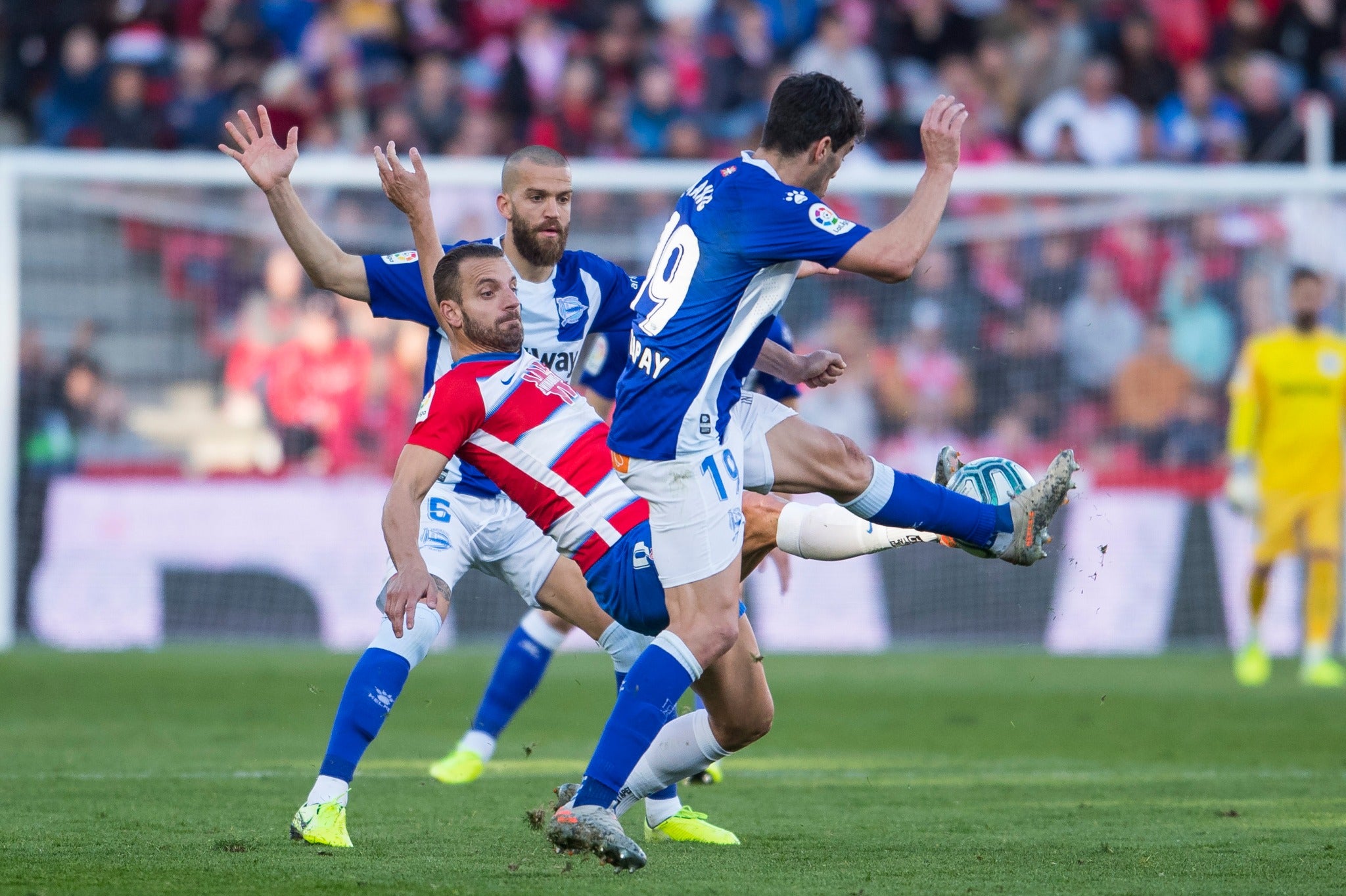 Repasa los mejores momentos del choque que ha enfrentado a dos rivales directos en Los Cármenes