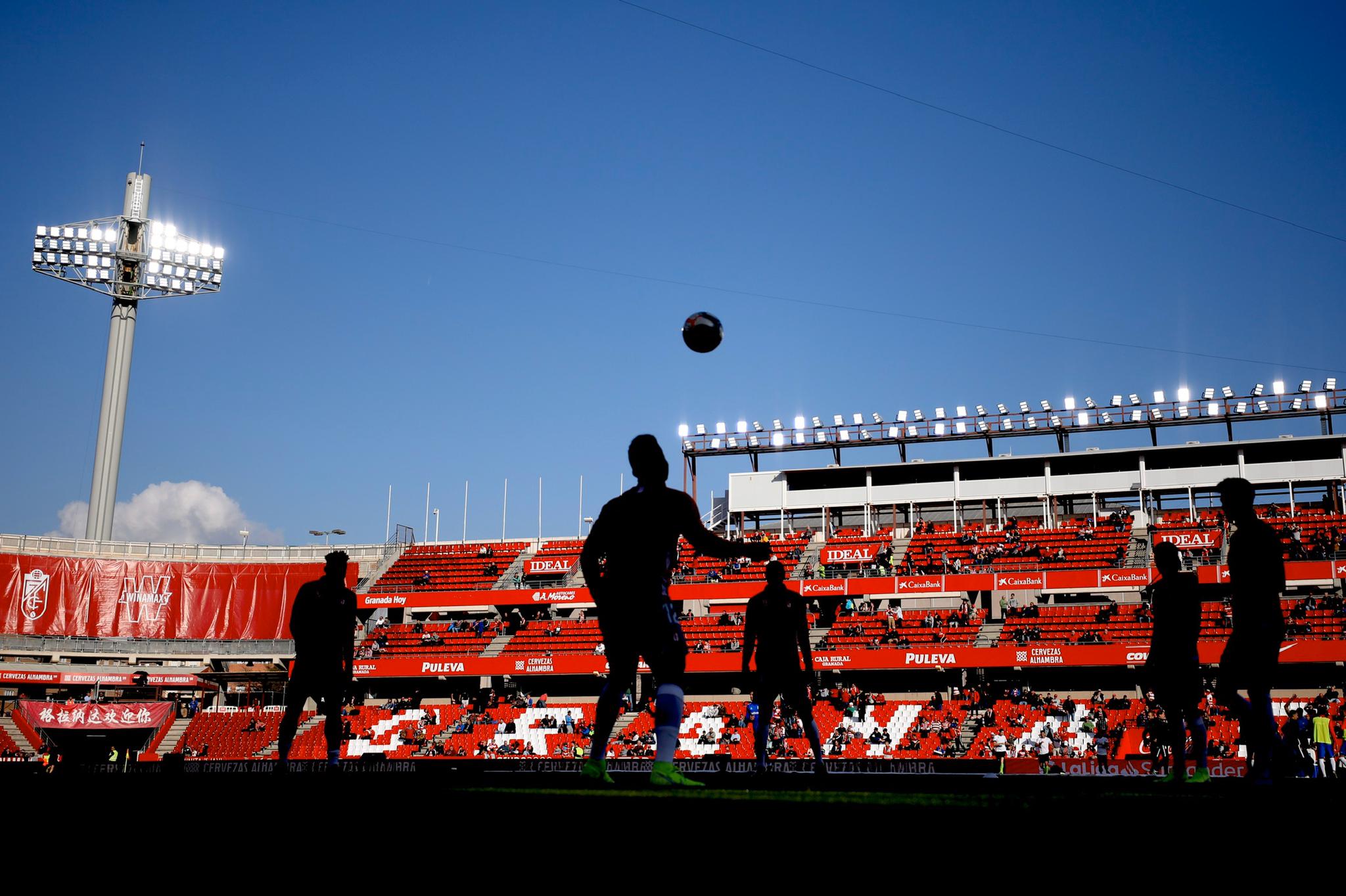 Repasa los mejores momentos del choque que ha enfrentado a dos rivales directos en Los Cármenes