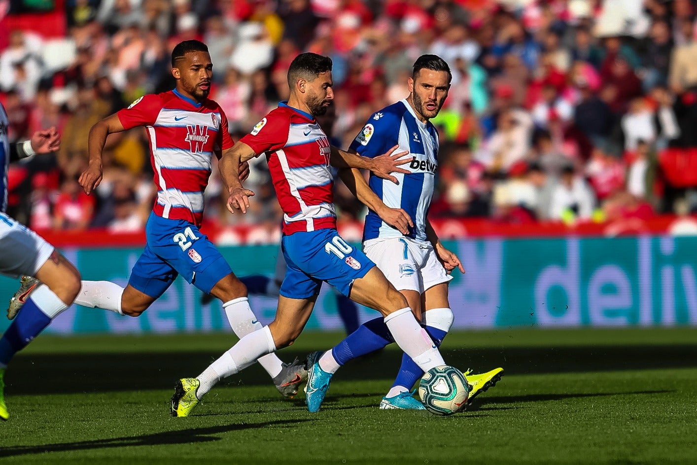 Repasa los mejores momentos del choque que ha enfrentado a dos rivales directos en Los Cármenes