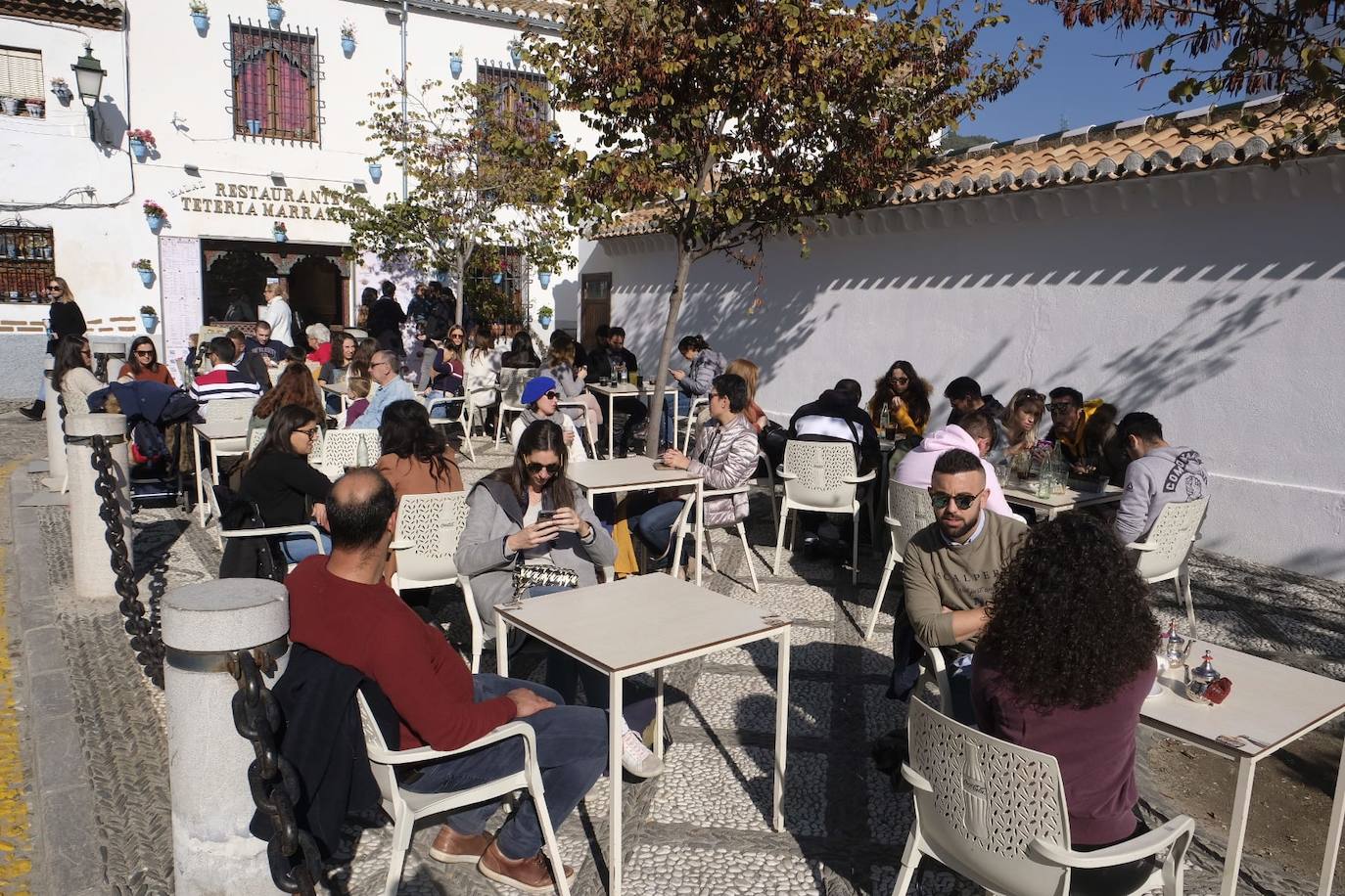 El popular enclave granadino está siendo uno de los escenarios más visitados durante este puente.