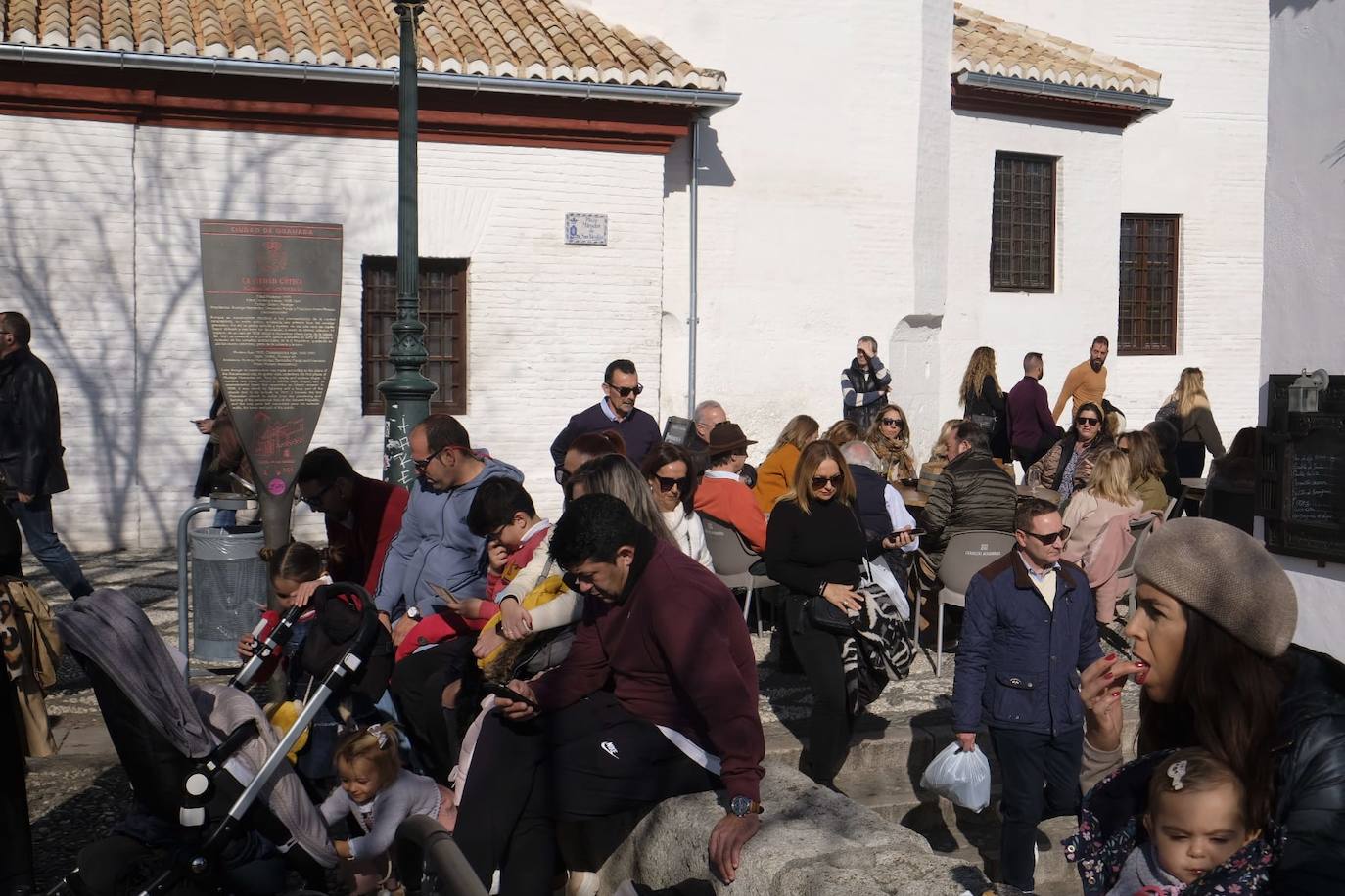 El popular enclave granadino está siendo uno de los escenarios más visitados durante este puente.