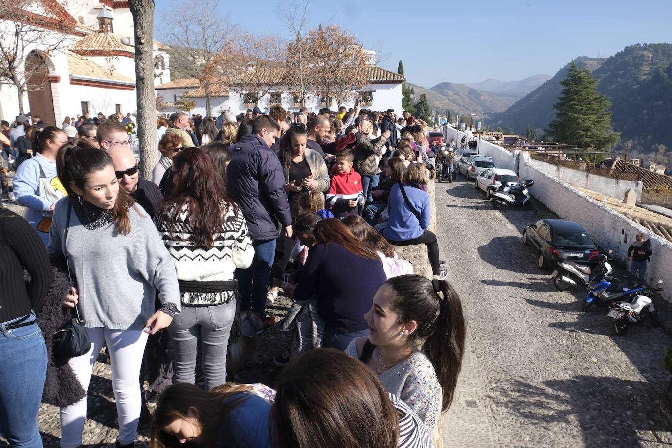 El popular enclave granadino está siendo uno de los escenarios más visitados durante este puente.