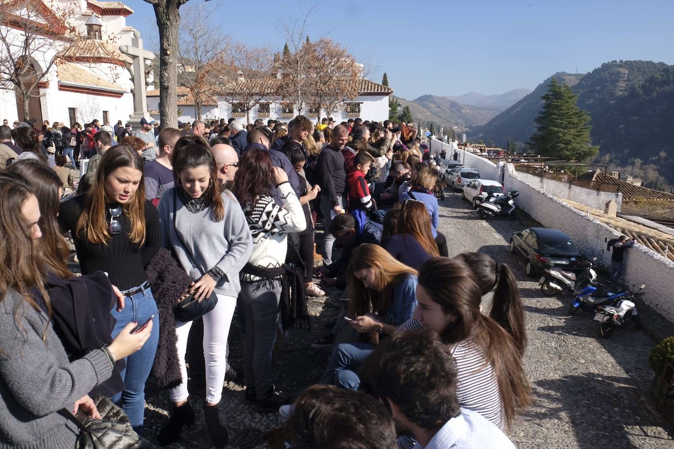 El popular enclave granadino está siendo uno de los escenarios más visitados durante este puente.