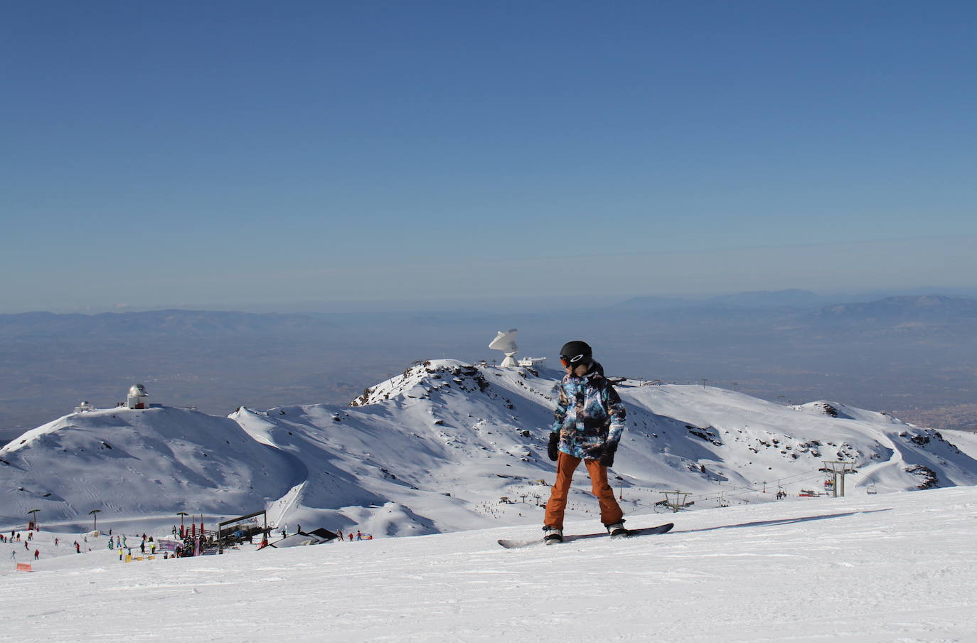 Sierra Nevada cierra uno de sus mejores 'puentes' de diciembre con 37.600 esquiadores y 77% de ocupación