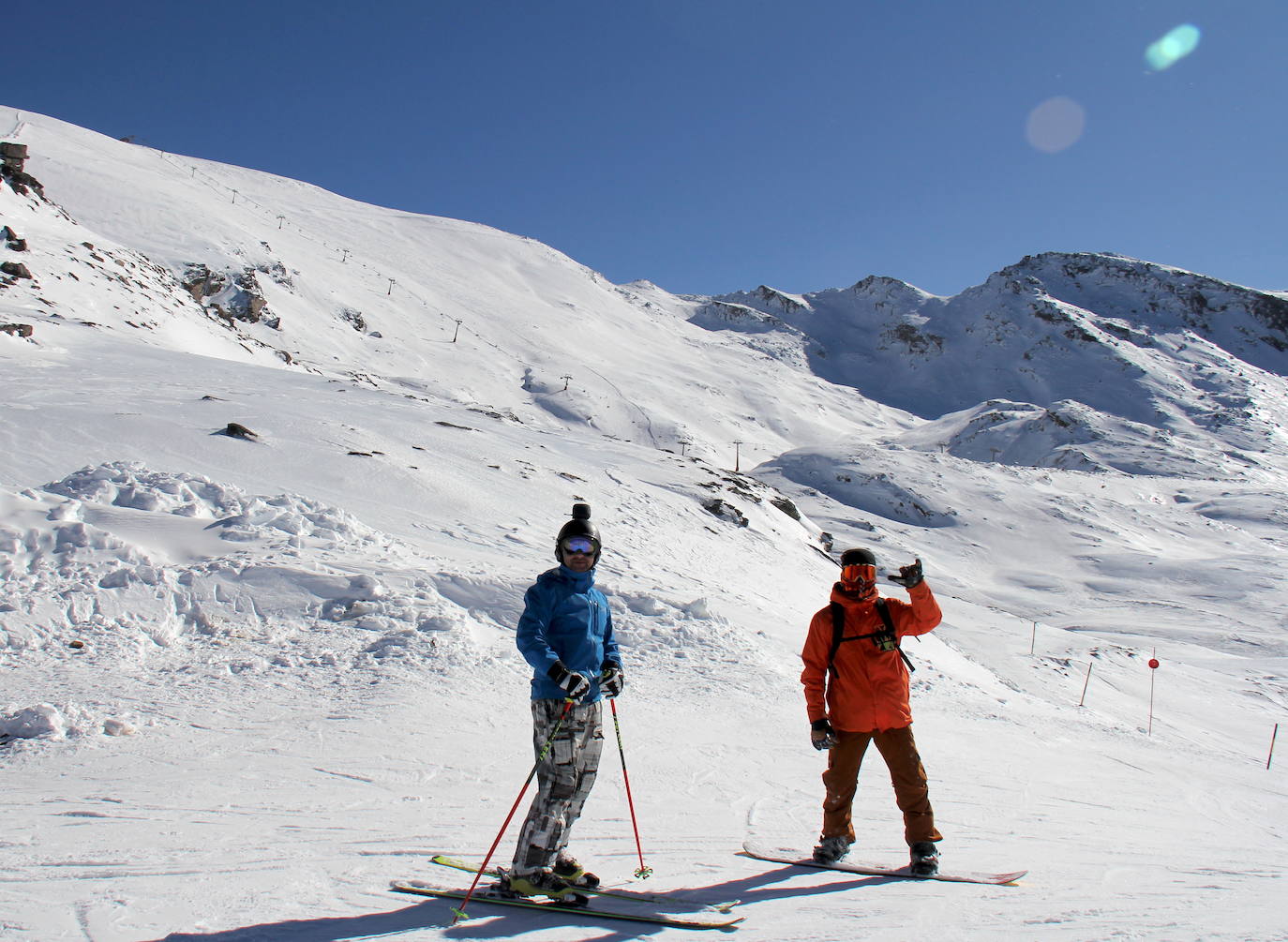 Sierra Nevada cierra uno de sus mejores 'puentes' de diciembre con 37.600 esquiadores y 77% de ocupación