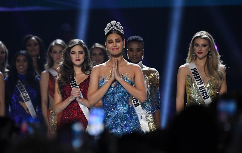 La sudafricana Zozibini Tunzi, que fue proclamada Miss Universo 2019 Sse proclamó ganadora | La puertorriqueña Madison Anderson, fue nombrada primera dama de honor; y la mexicana Sofía Aragón, elegida segunda dama de honor