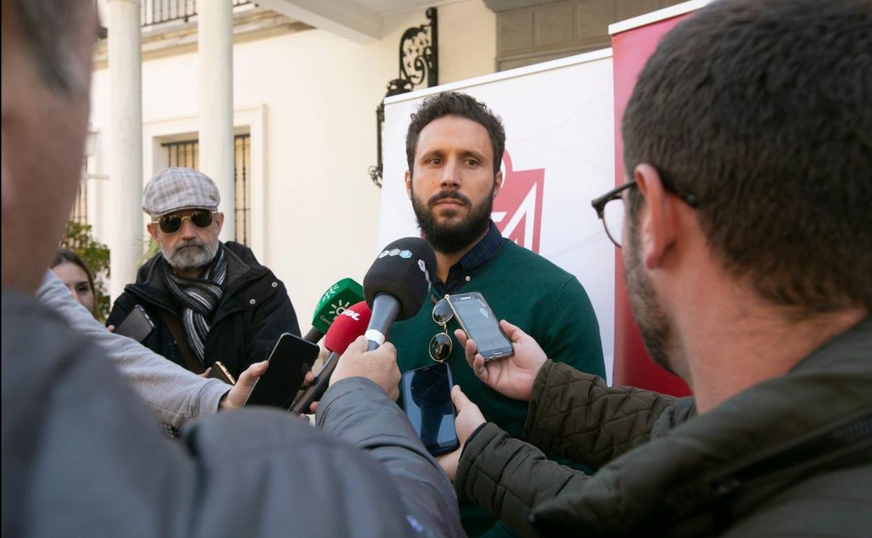 Germán Sánchez ante los medios de comunicación. 