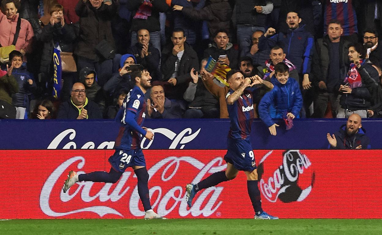 Roger Martí celebra uno de sus goles al Valencia. 