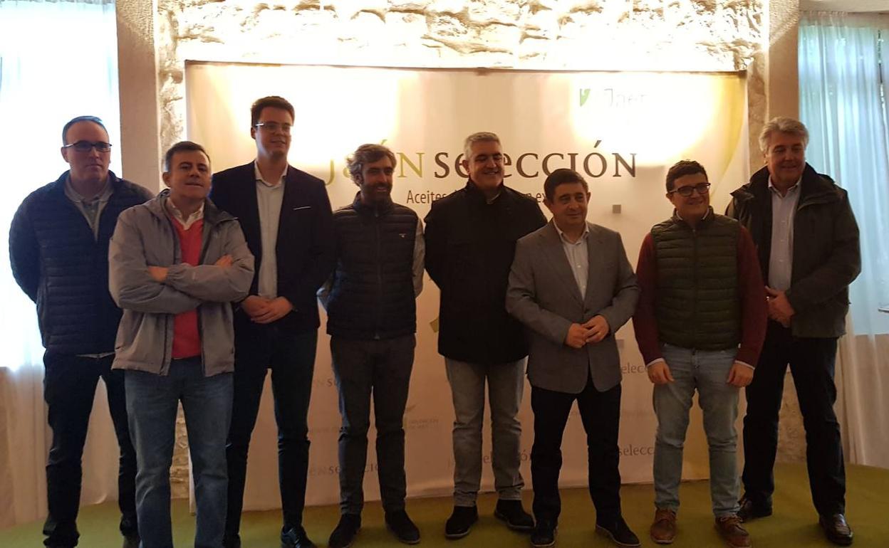 El presidente de la Diputación junto a los empresarios de las marcas seleccionadas. 