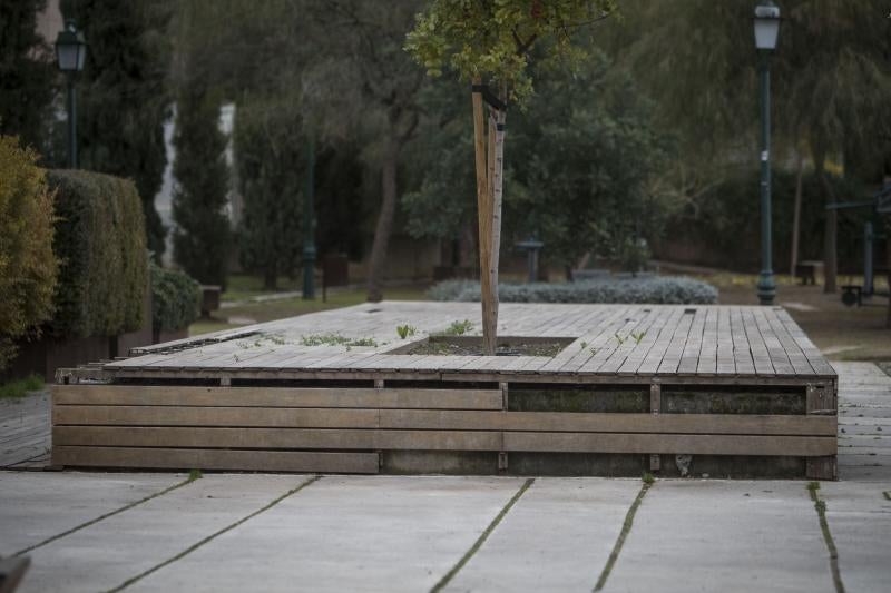 Así de deteriorado se encuentra el parque a espaldas del Cuarto Real de Santo Domingo