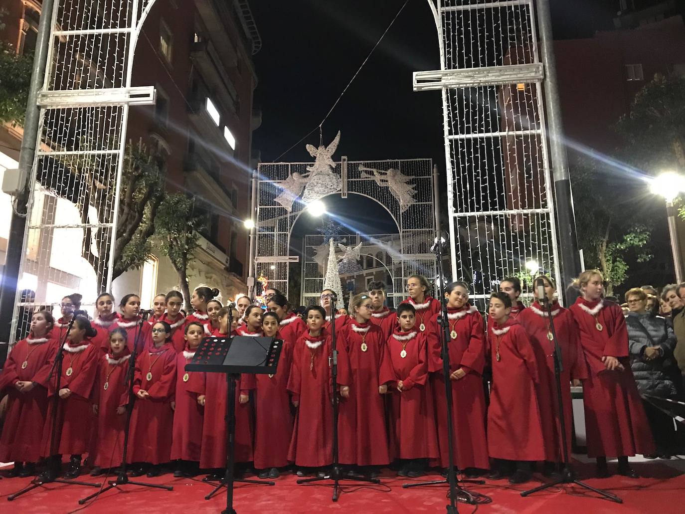 Así ha sido la inauguración del espectáculo navideño en la nueva calle de Roldán y Marín en Jaén