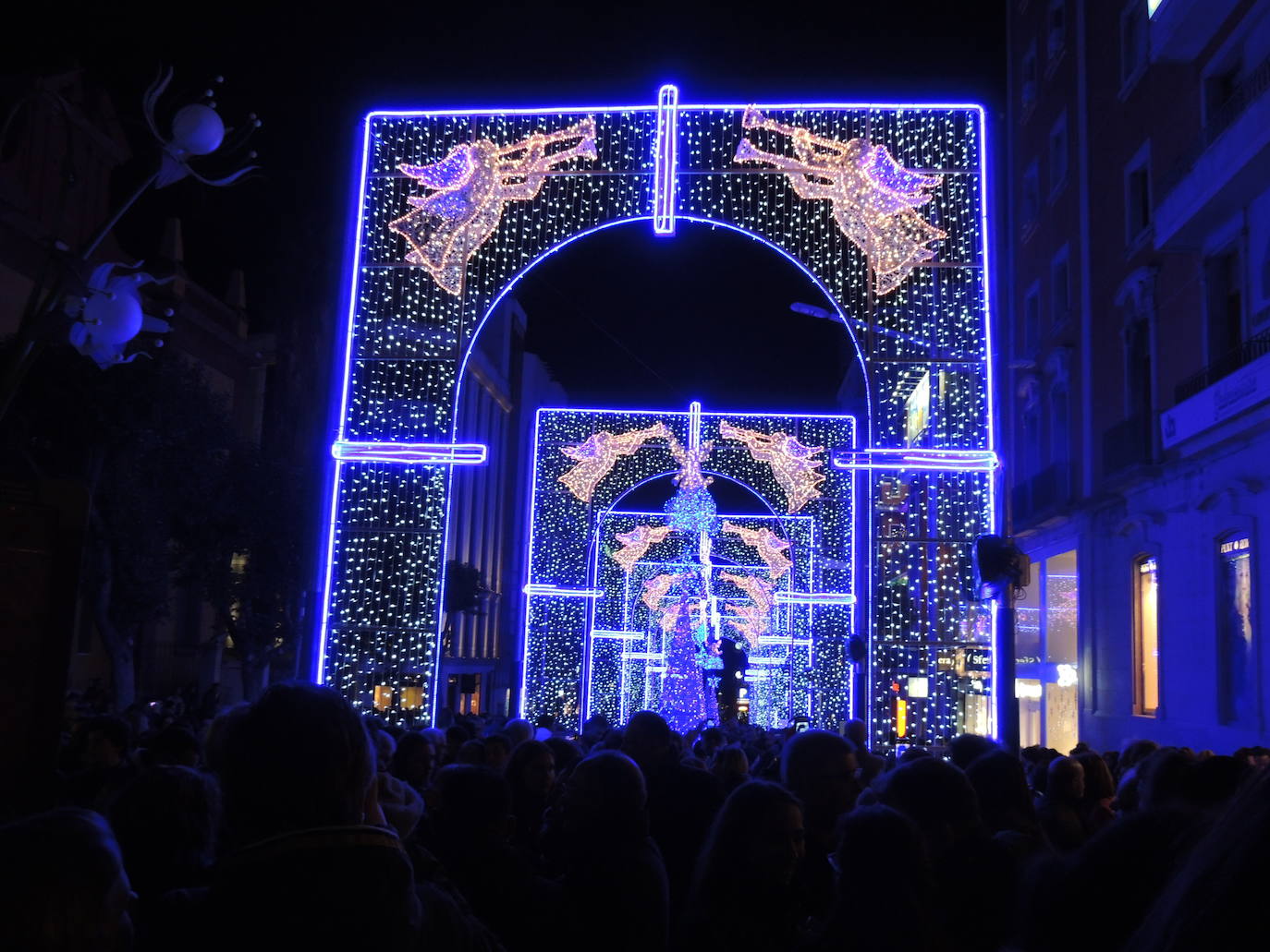 Así ha sido la inauguración del espectáculo navideño en la nueva calle de Roldán y Marín en Jaén