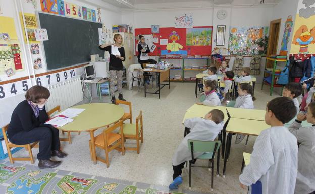 Educación en Granada | La Junta asegura que la reordenación de colegios se hará en consenso con los centros