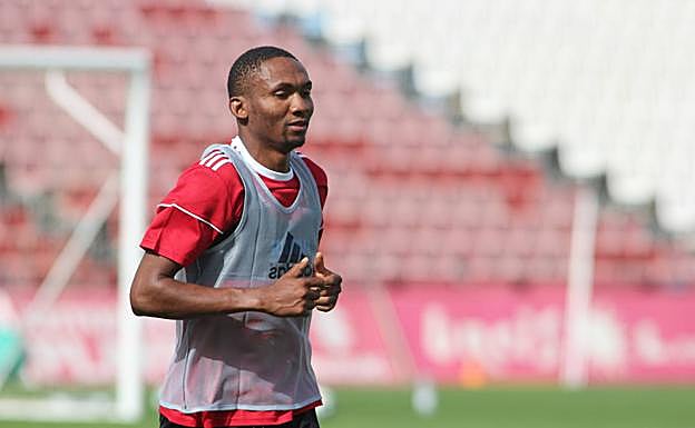 Lucien Owona vuelve a la convocatoria y seguramente será titular. 