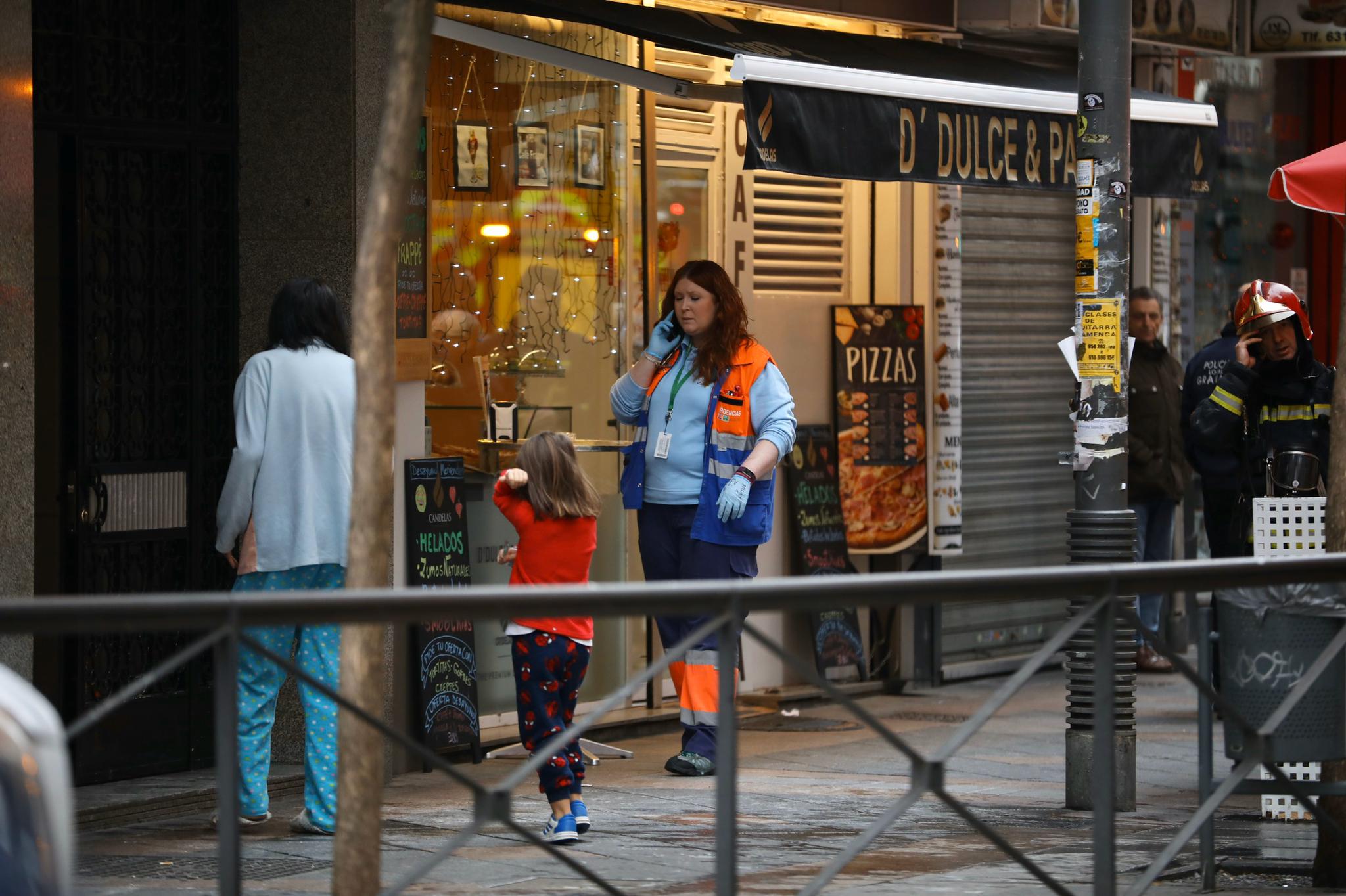 El fuego se ha originado en la cocina de la vivienda, y ha requerido la intervención del cuerpo de Bomberos