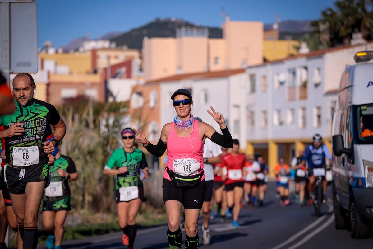 La XX Subida Pedestre al Conjuro arrancó a las 10 de la mañana, y los corredores tuvieron que enfrentarse a 17,8 kilometros en una mañana soleada
