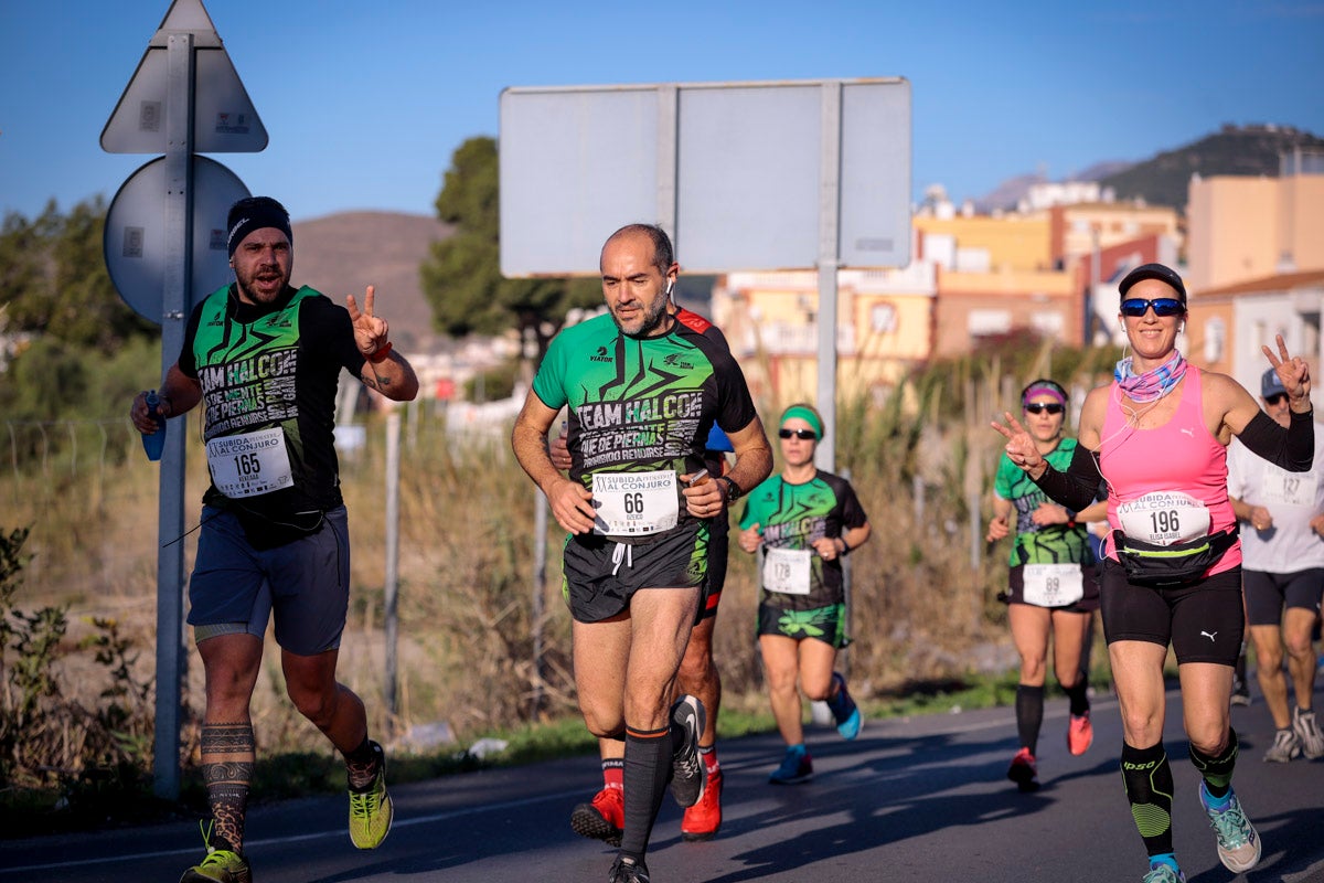 La XX Subida Pedestre al Conjuro arrancó a las 10 de la mañana, y los corredores tuvieron que enfrentarse a 17,8 kilometros en una mañana soleada