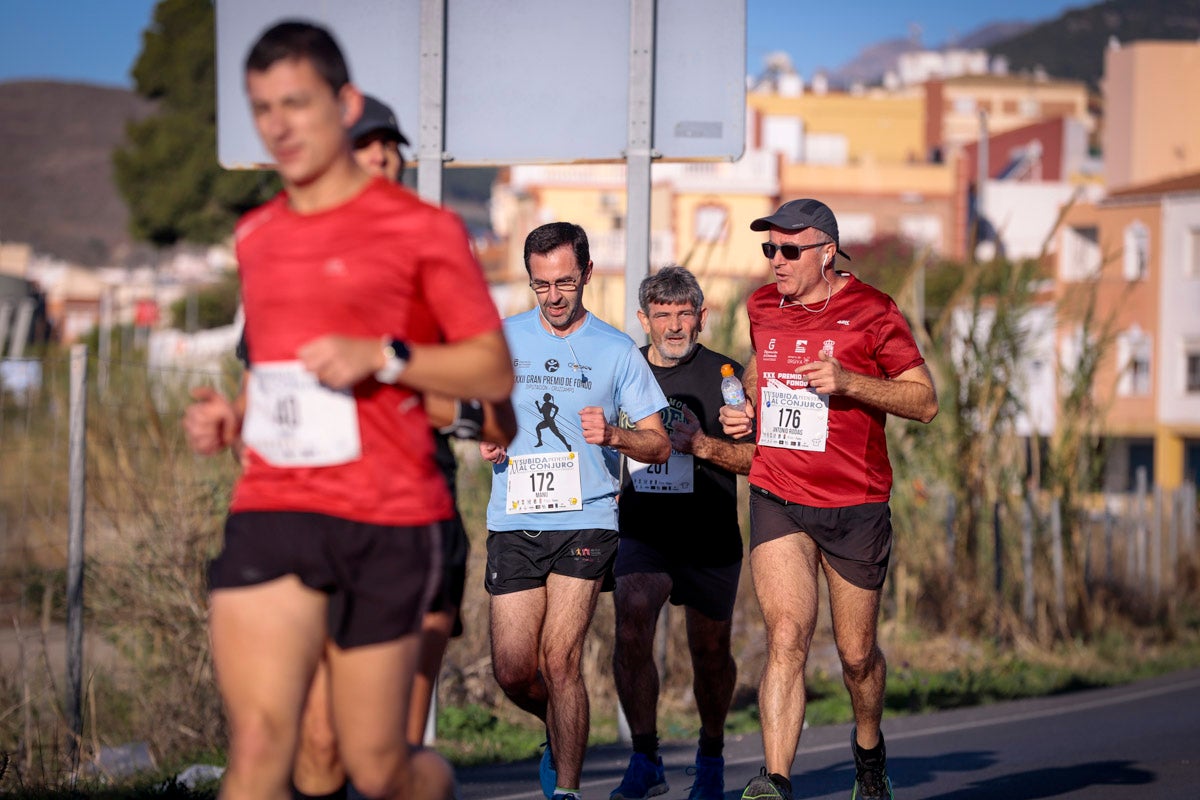 La XX Subida Pedestre al Conjuro arrancó a las 10 de la mañana, y los corredores tuvieron que enfrentarse a 17,8 kilometros en una mañana soleada