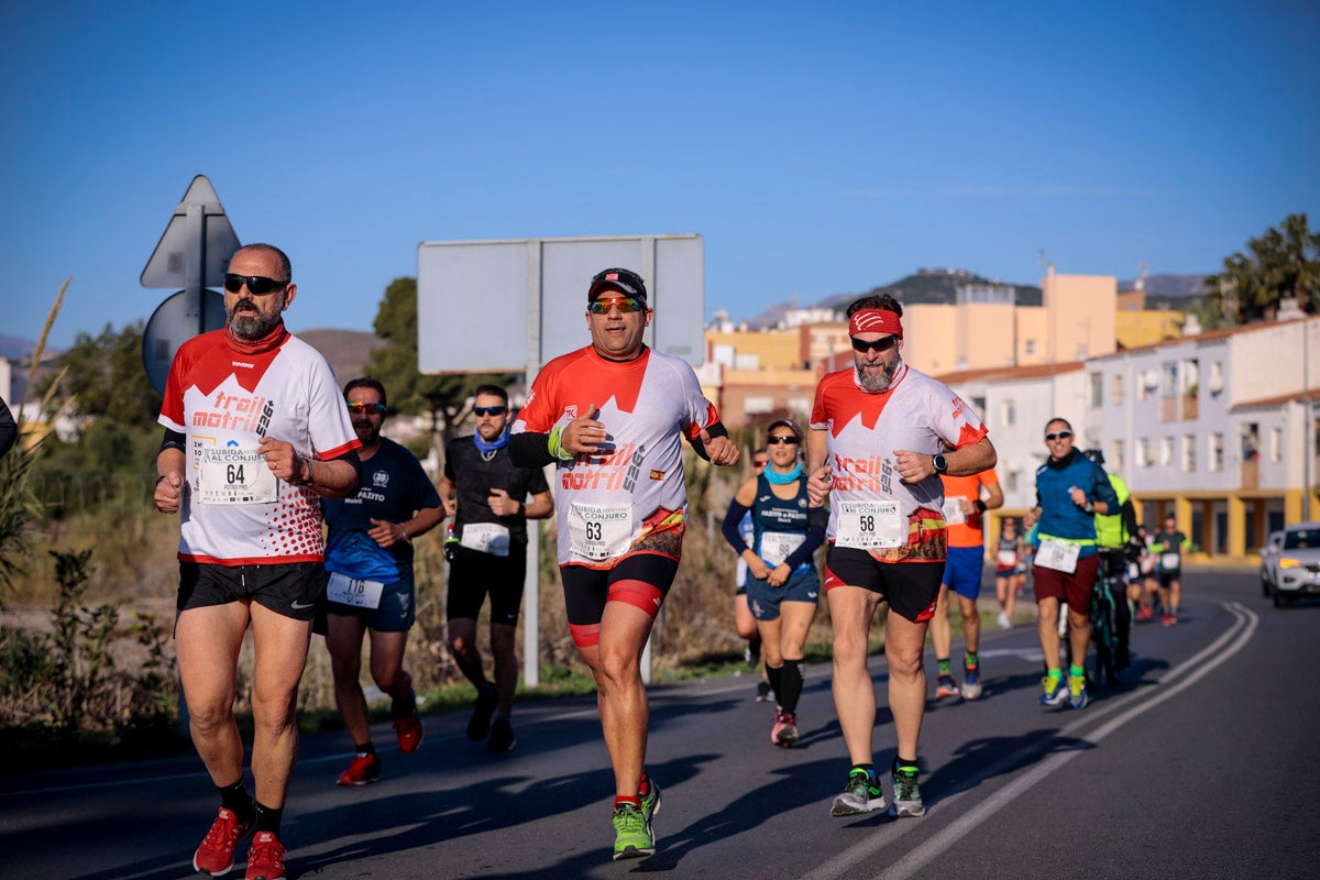 La XX Subida Pedestre al Conjuro arrancó a las 10 de la mañana, y los corredores tuvieron que enfrentarse a 17,8 kilometros en una mañana soleada