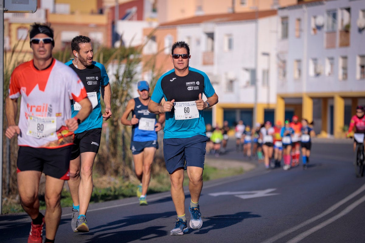La XX Subida Pedestre al Conjuro arrancó a las 10 de la mañana, y los corredores tuvieron que enfrentarse a 17,8 kilometros en una mañana soleada