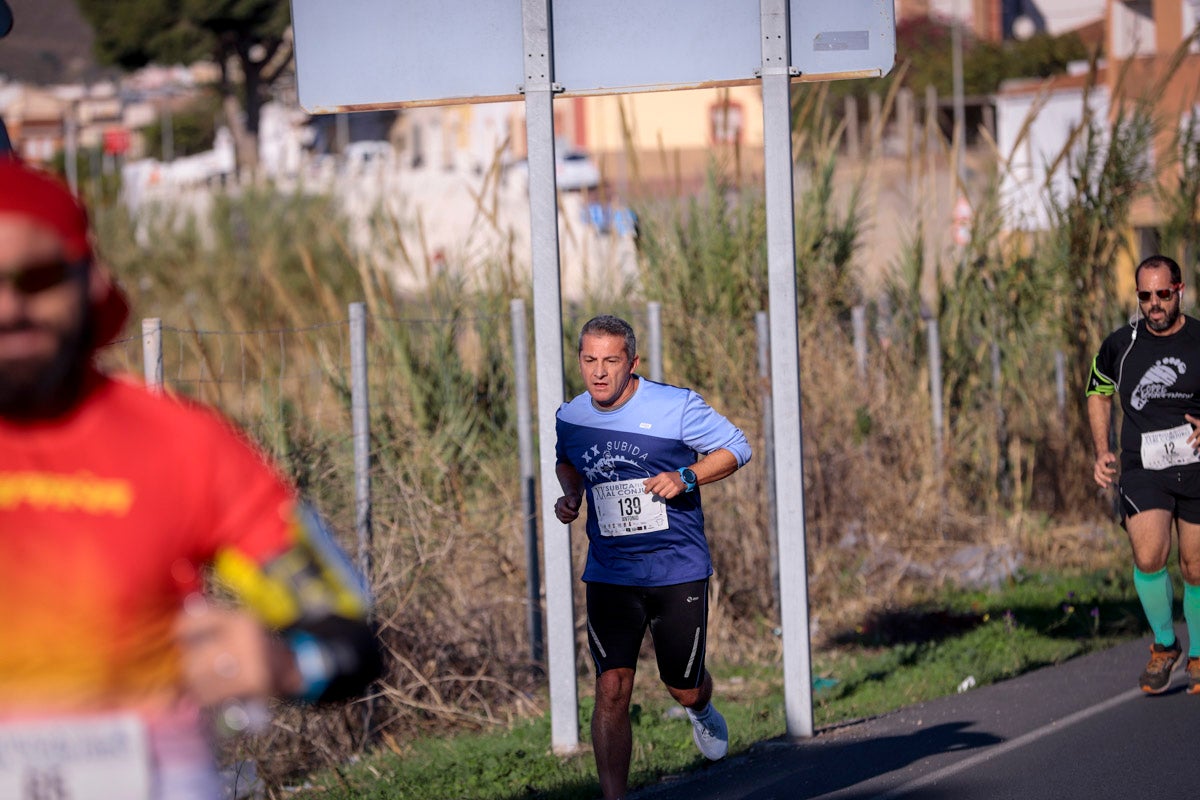 La XX Subida Pedestre al Conjuro arrancó a las 10 de la mañana, y los corredores tuvieron que enfrentarse a 17,8 kilometros en una mañana soleada