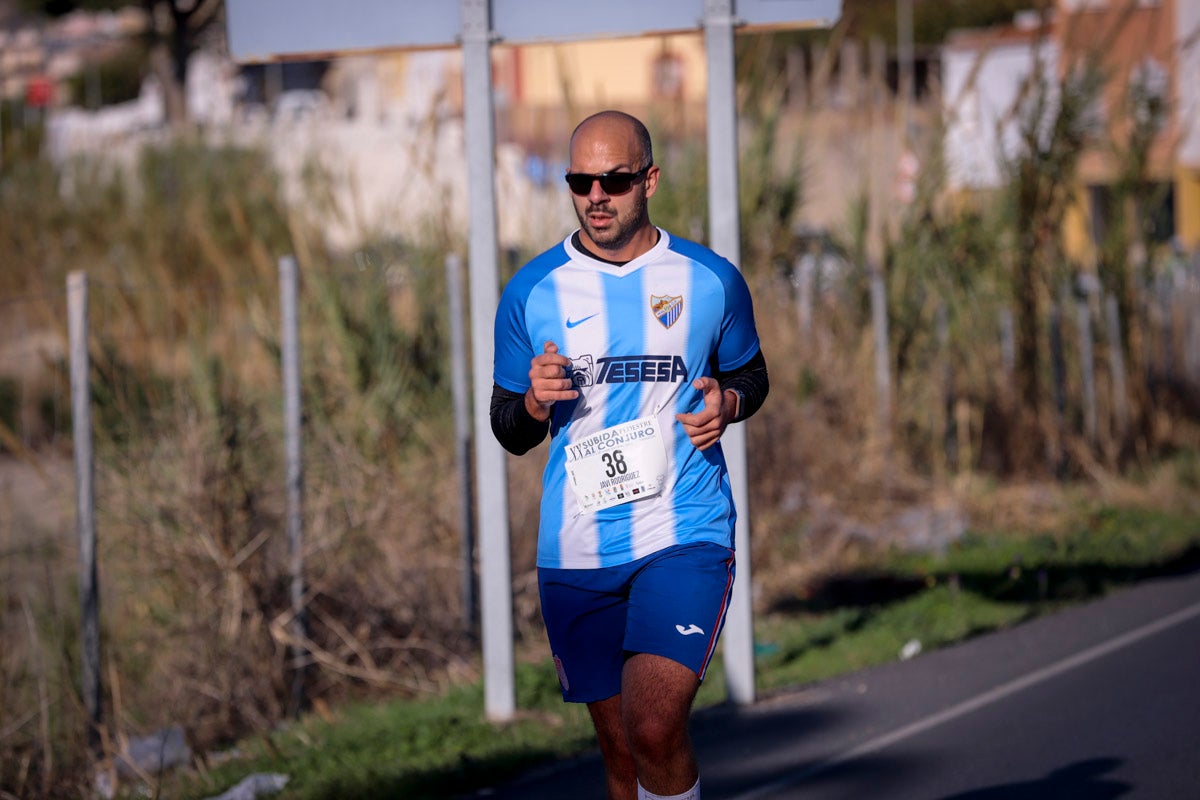 La XX Subida Pedestre al Conjuro arrancó a las 10 de la mañana, y los corredores tuvieron que enfrentarse a 17,8 kilometros en una mañana soleada