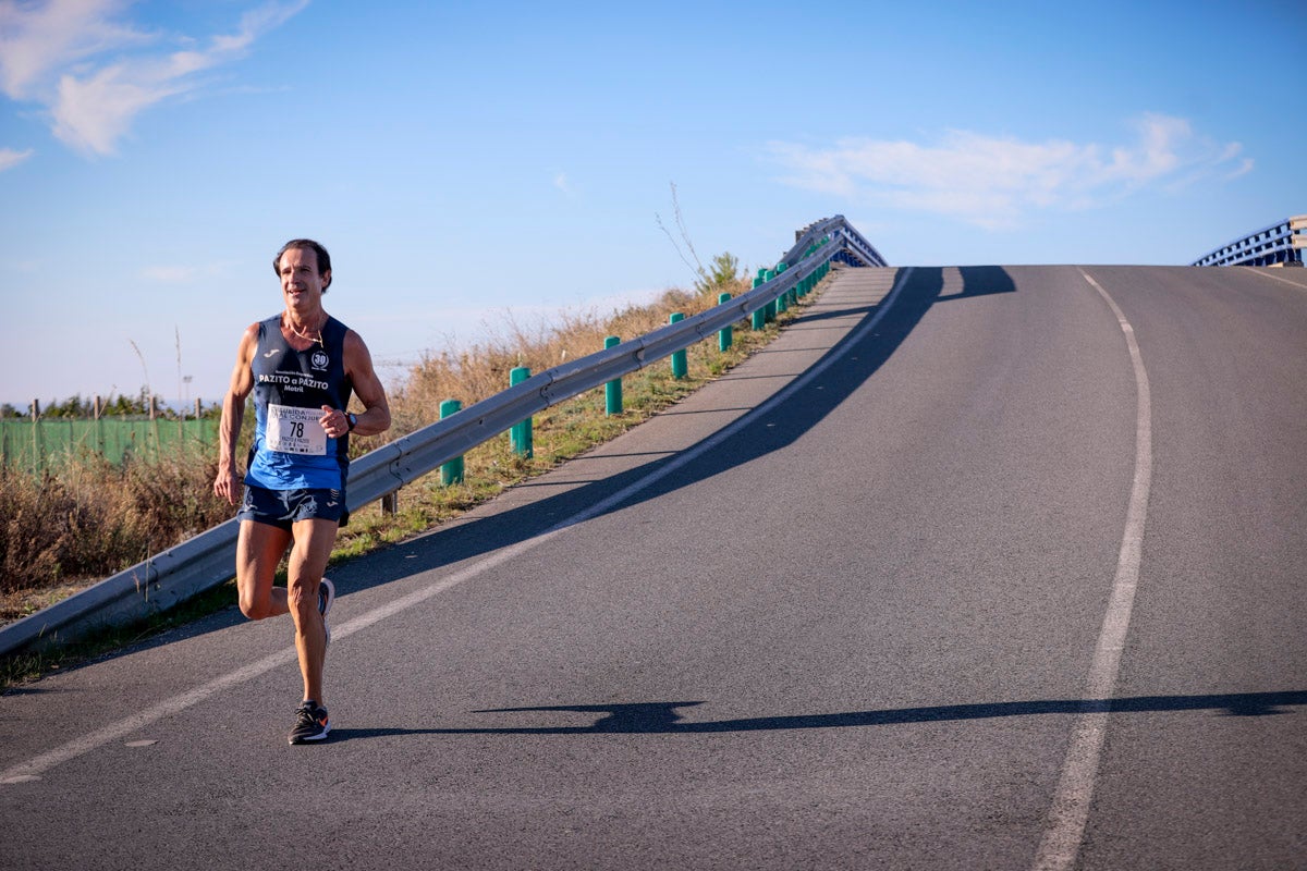 La XX Subida Pedestre al Conjuro arrancó a las 10 de la mañana, y los corredores tuvieron que enfrentarse a 17,8 kilometros en una mañana soleada