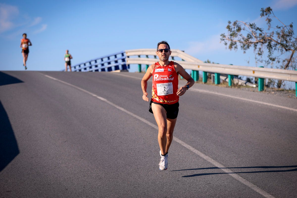 La XX Subida Pedestre al Conjuro arrancó a las 10 de la mañana, y los corredores tuvieron que enfrentarse a 17,8 kilometros en una mañana soleada