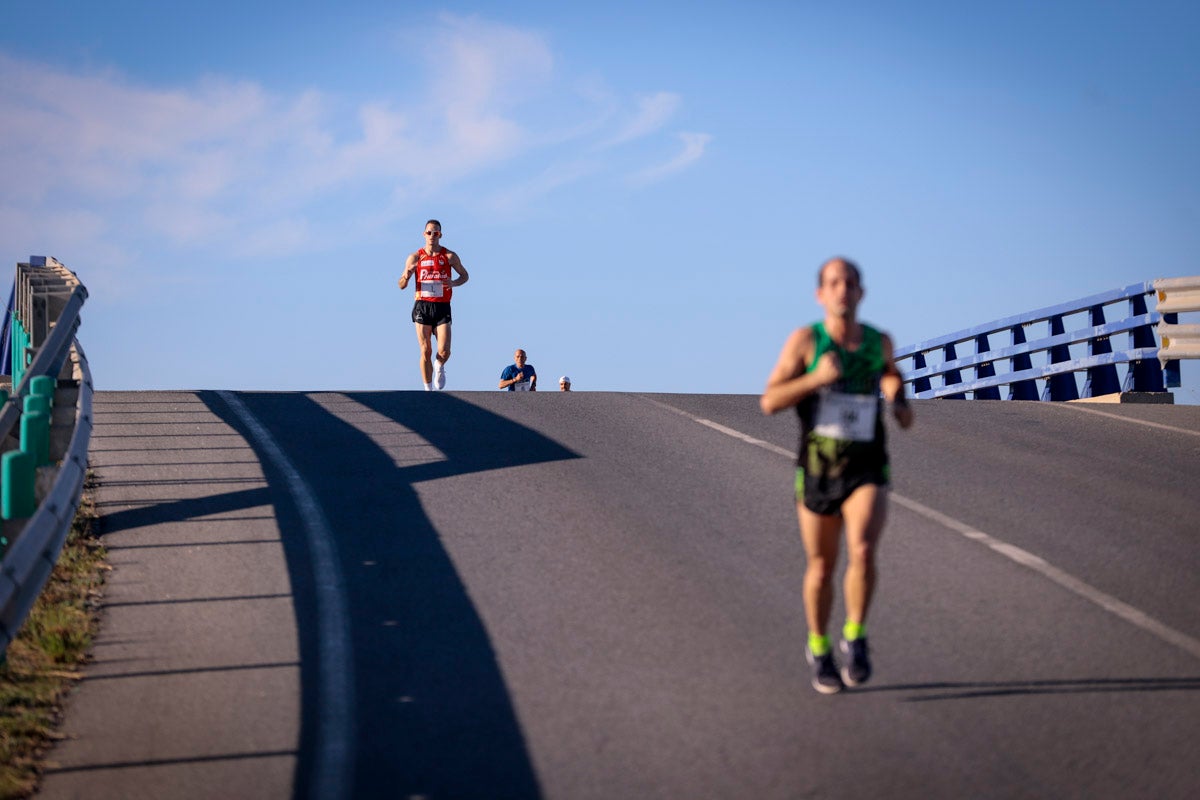 La XX Subida Pedestre al Conjuro arrancó a las 10 de la mañana, y los corredores tuvieron que enfrentarse a 17,8 kilometros en una mañana soleada