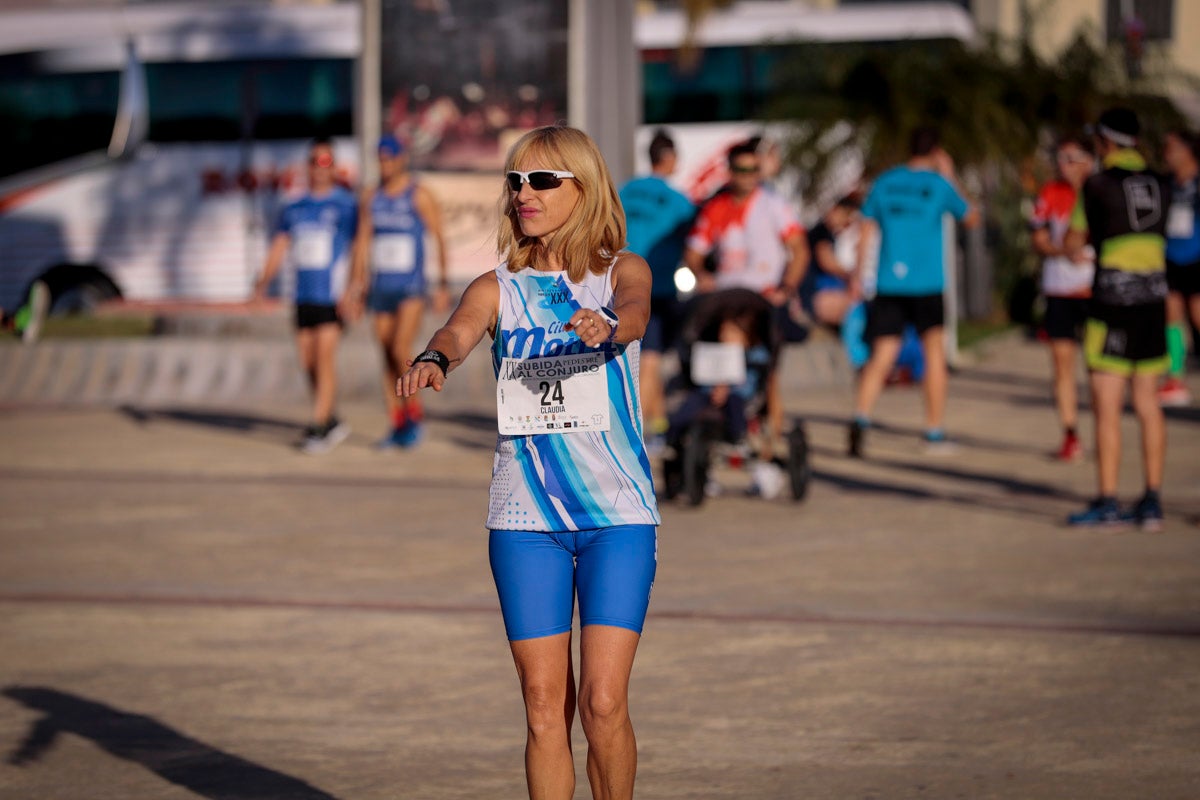 La XX Subida Pedestre al Conjuro arrancó a las 10 de la mañana, y los corredores tuvieron que enfrentarse a 17,8 kilometros en una mañana soleada