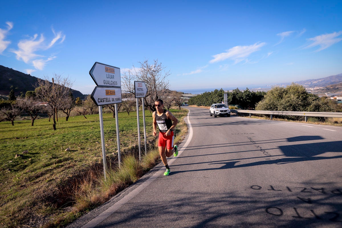 La XX Subida Pedestre al Conjuro arrancó a las 10 de la mañana, y los corredores tuvieron que enfrentarse a 17,8 kilometros en una mañana soleada