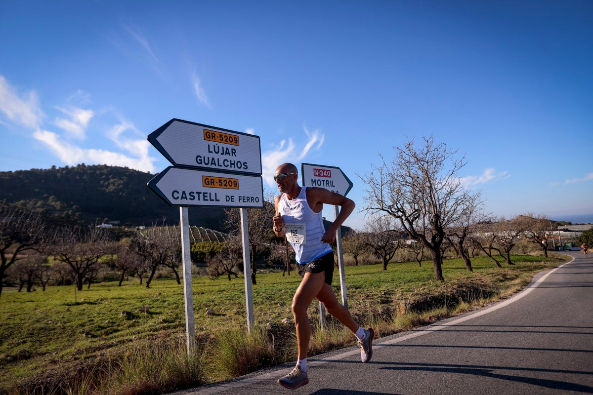 La XX Subida Pedestre al Conjuro arrancó a las 10 de la mañana, y los corredores tuvieron que enfrentarse a 17,8 kilometros en una mañana soleada